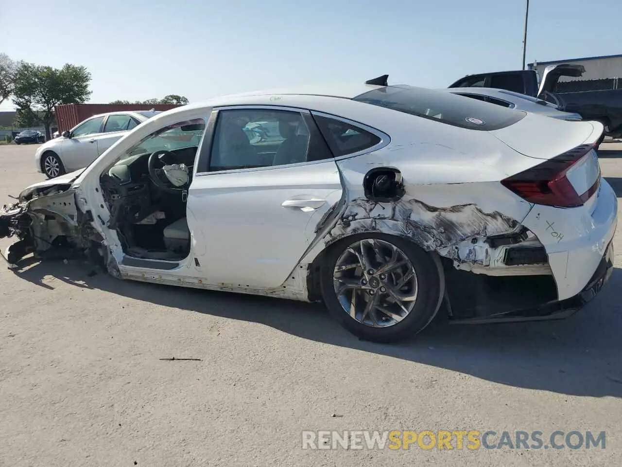 2 Photograph of a damaged car 5NPEL4JA4LH056672 HYUNDAI SONATA 2020