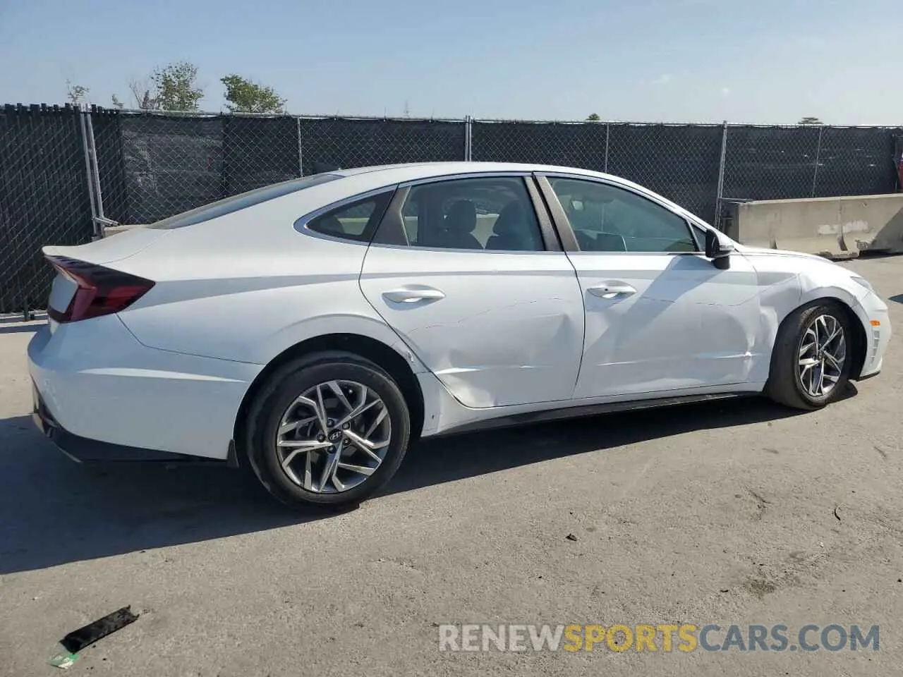 3 Photograph of a damaged car 5NPEL4JA4LH056672 HYUNDAI SONATA 2020