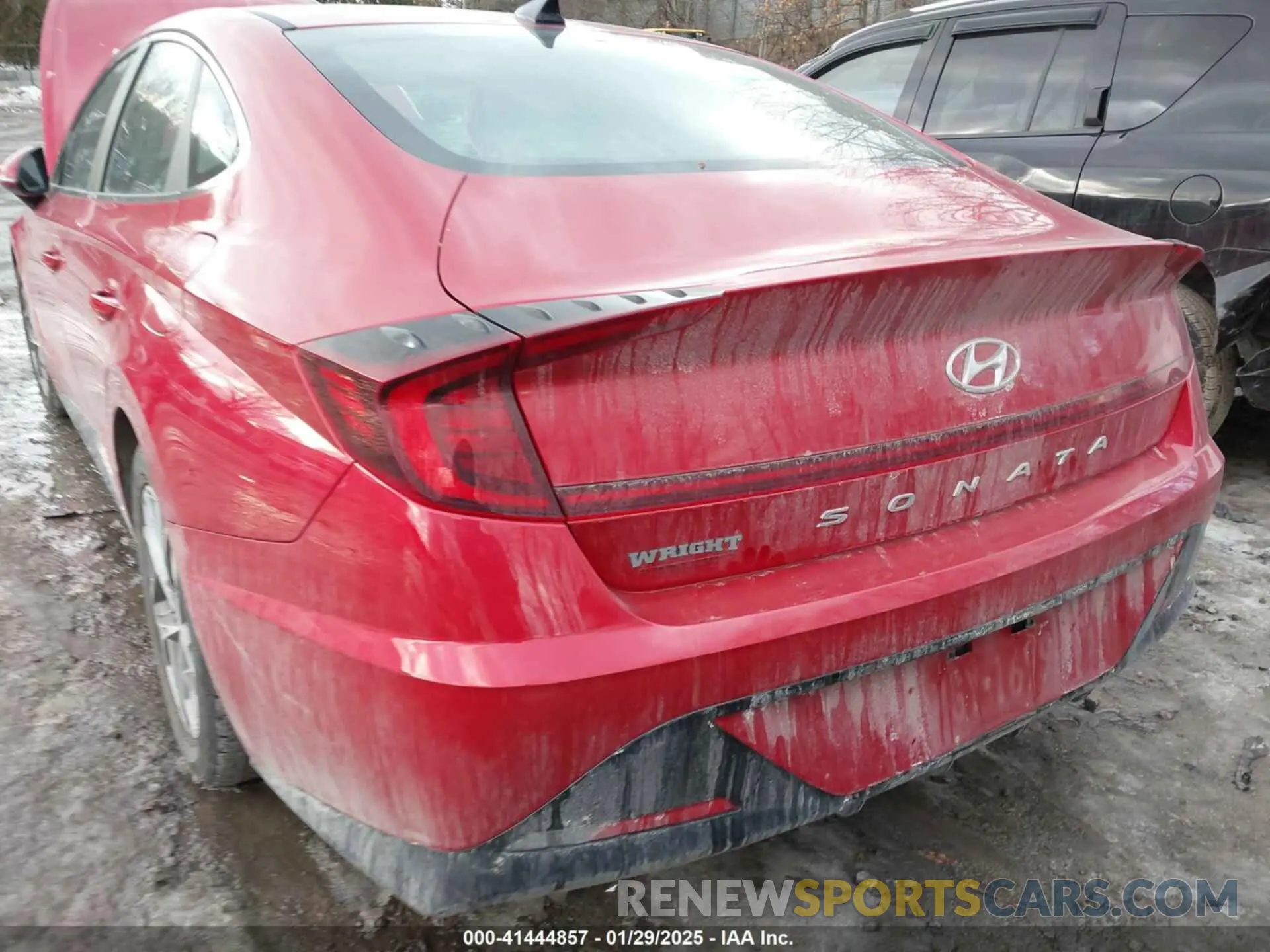 12 Photograph of a damaged car 5NPEL4JA5LH035099 HYUNDAI SONATA 2020
