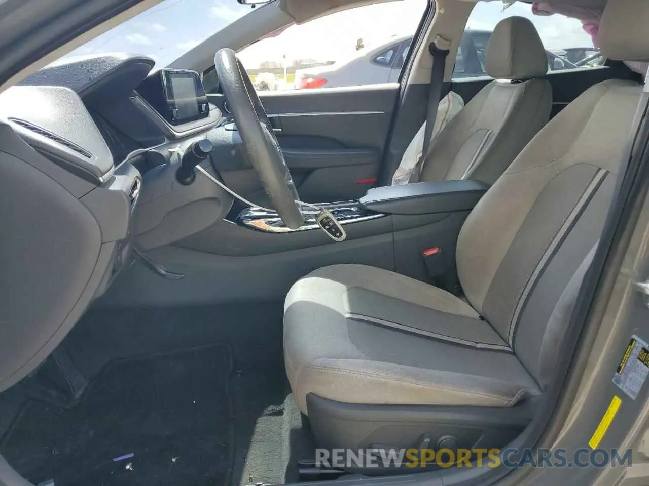 7 Photograph of a damaged car 5NPEL4JA6LH010969 HYUNDAI SONATA 2020