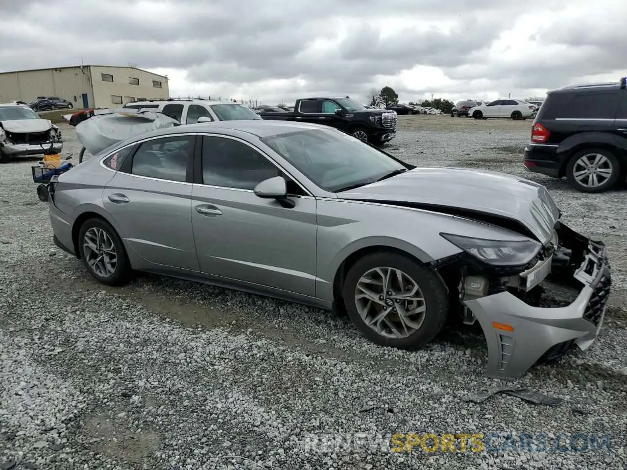 4 Photograph of a damaged car 5NPEL4JA6LH057256 HYUNDAI SONATA 2020