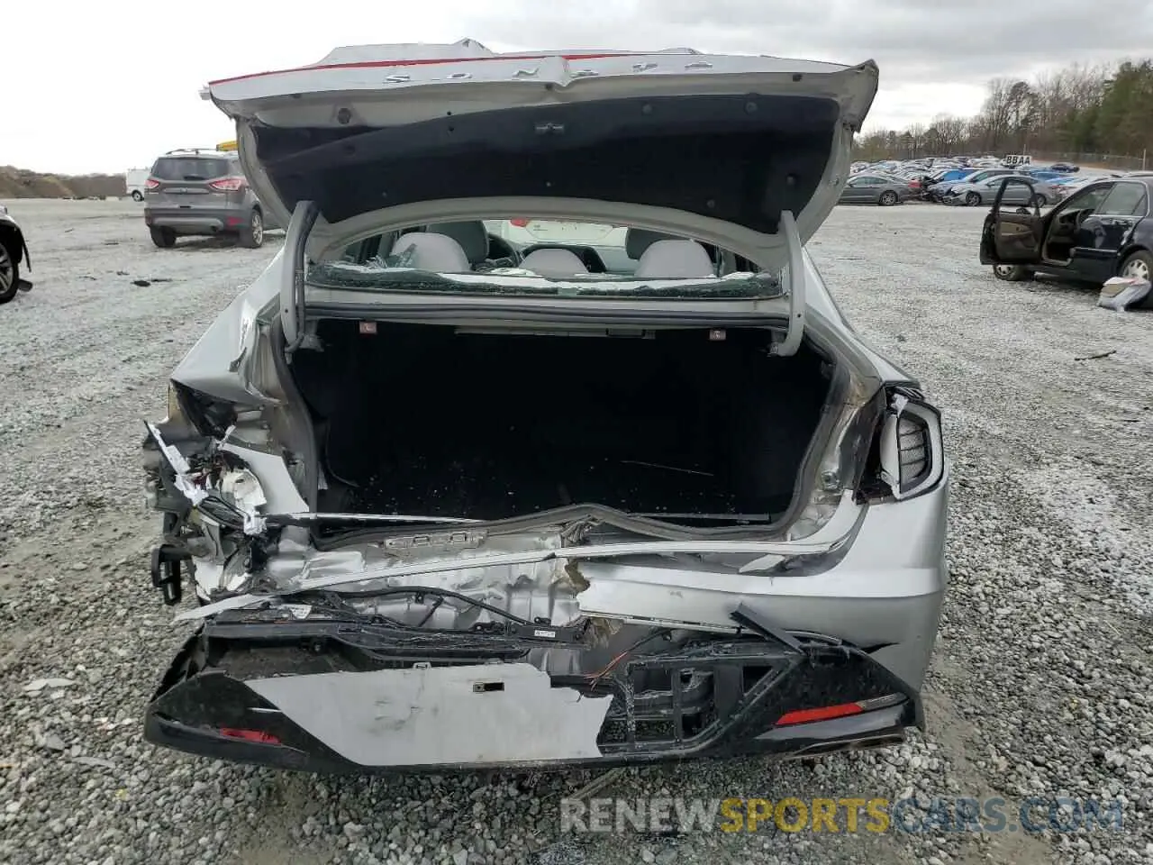 6 Photograph of a damaged car 5NPEL4JA6LH057256 HYUNDAI SONATA 2020