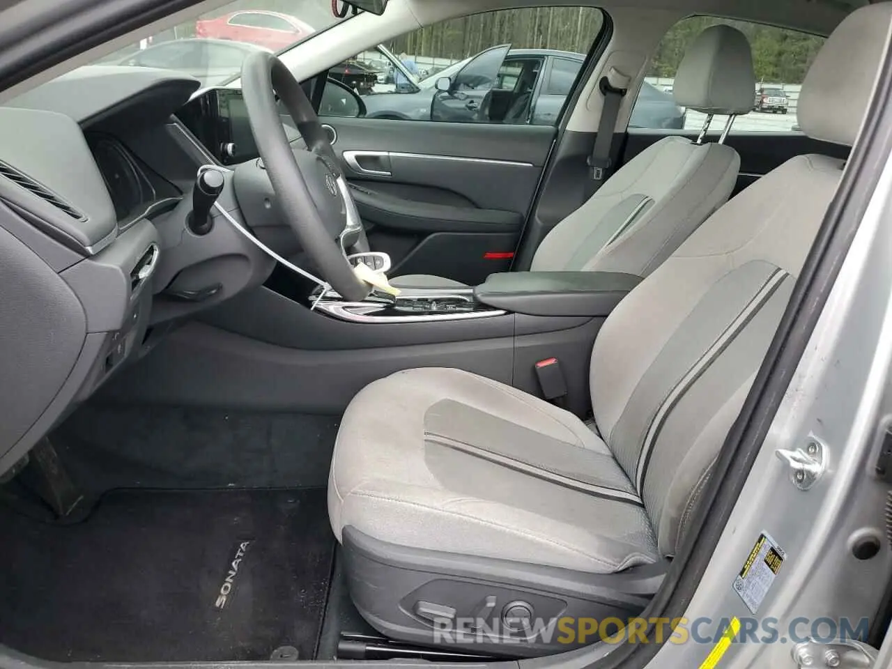7 Photograph of a damaged car 5NPEL4JA6LH057256 HYUNDAI SONATA 2020