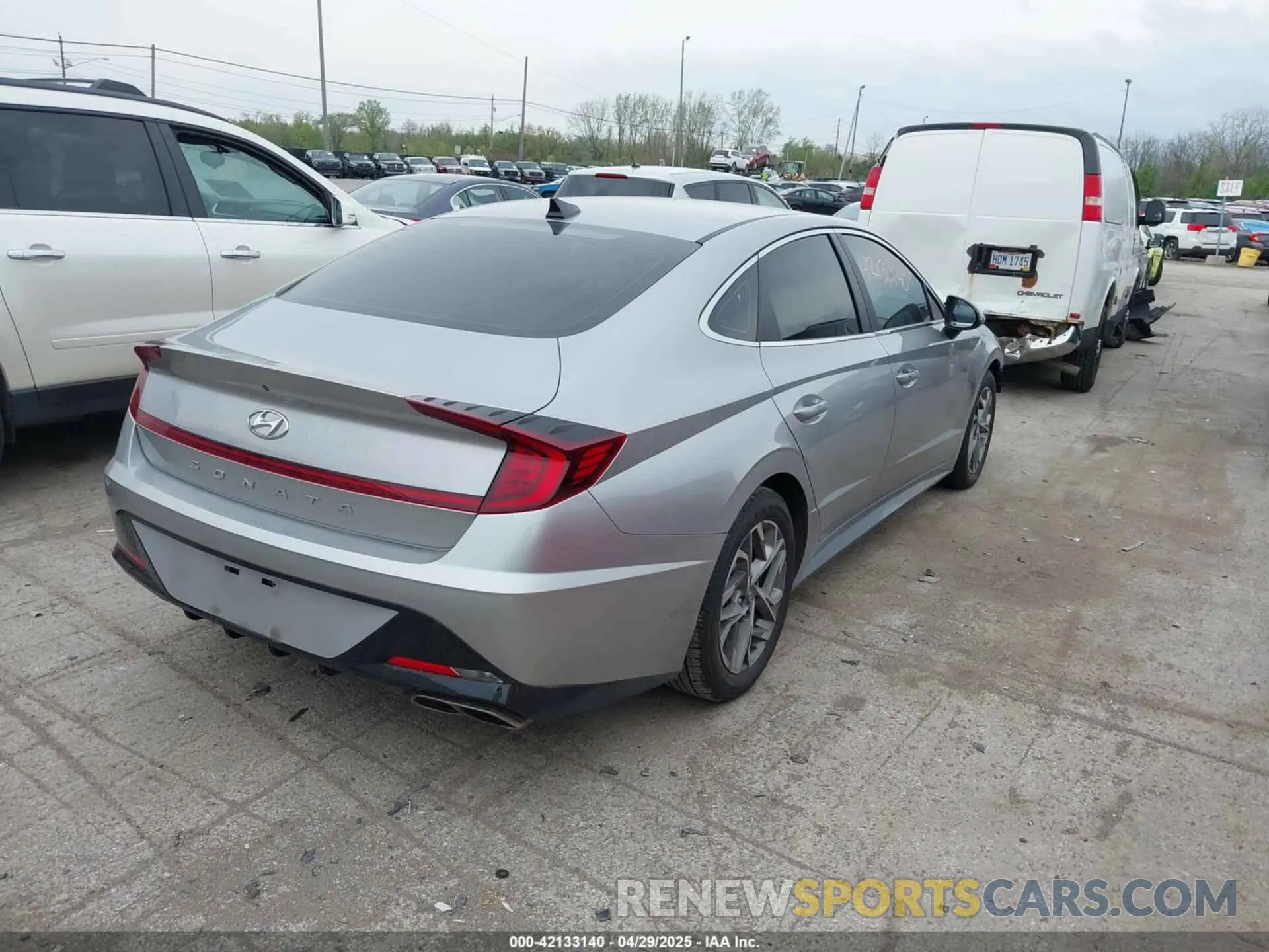 4 Photograph of a damaged car 5NPEL4JA7LH053779 HYUNDAI SONATA 2020