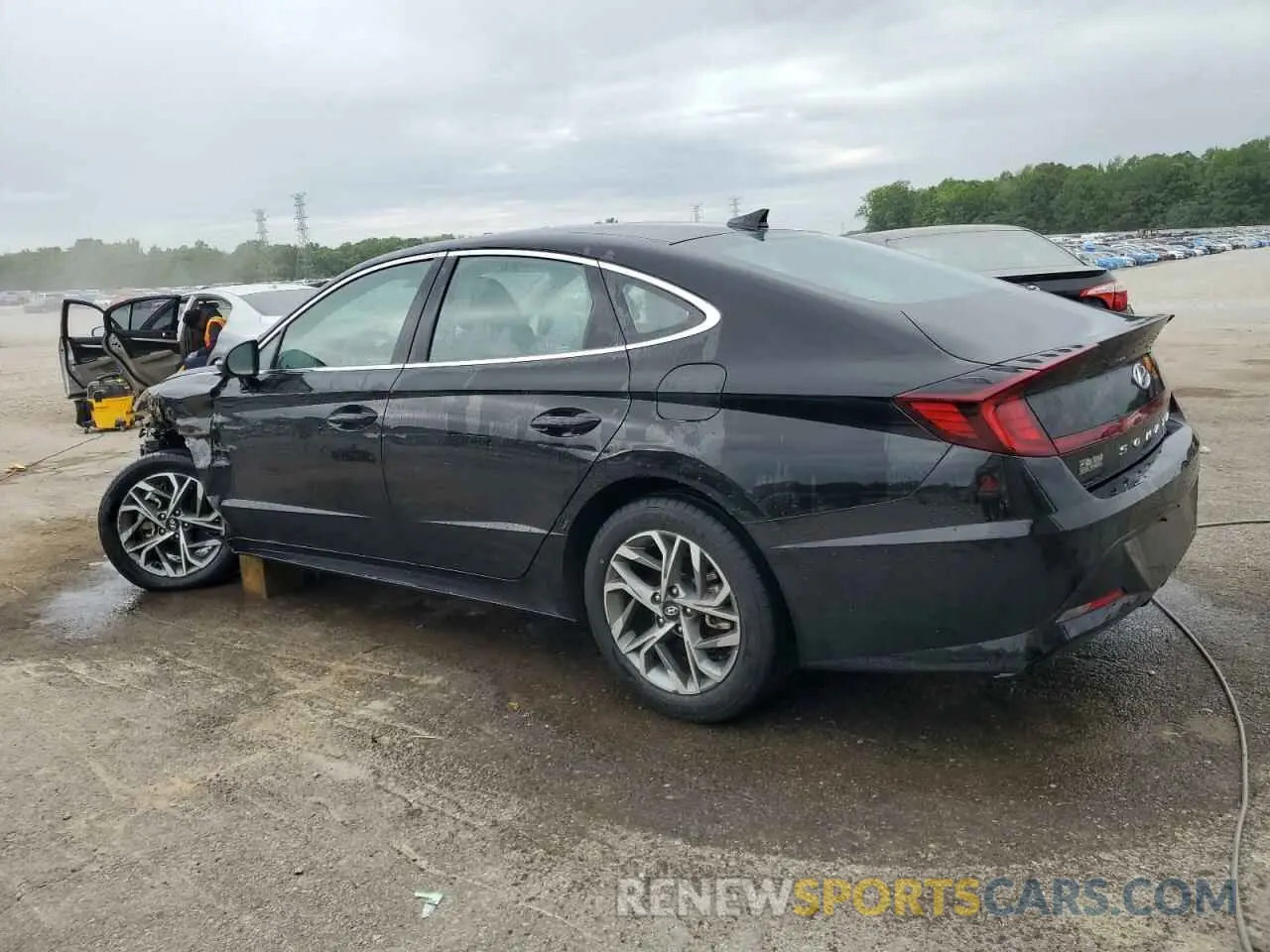 2 Photograph of a damaged car 5NPEL4JA8LH001965 HYUNDAI SONATA 2020
