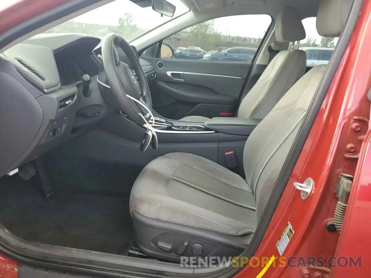 7 Photograph of a damaged car 5NPEL4JA8LH036859 HYUNDAI SONATA 2020