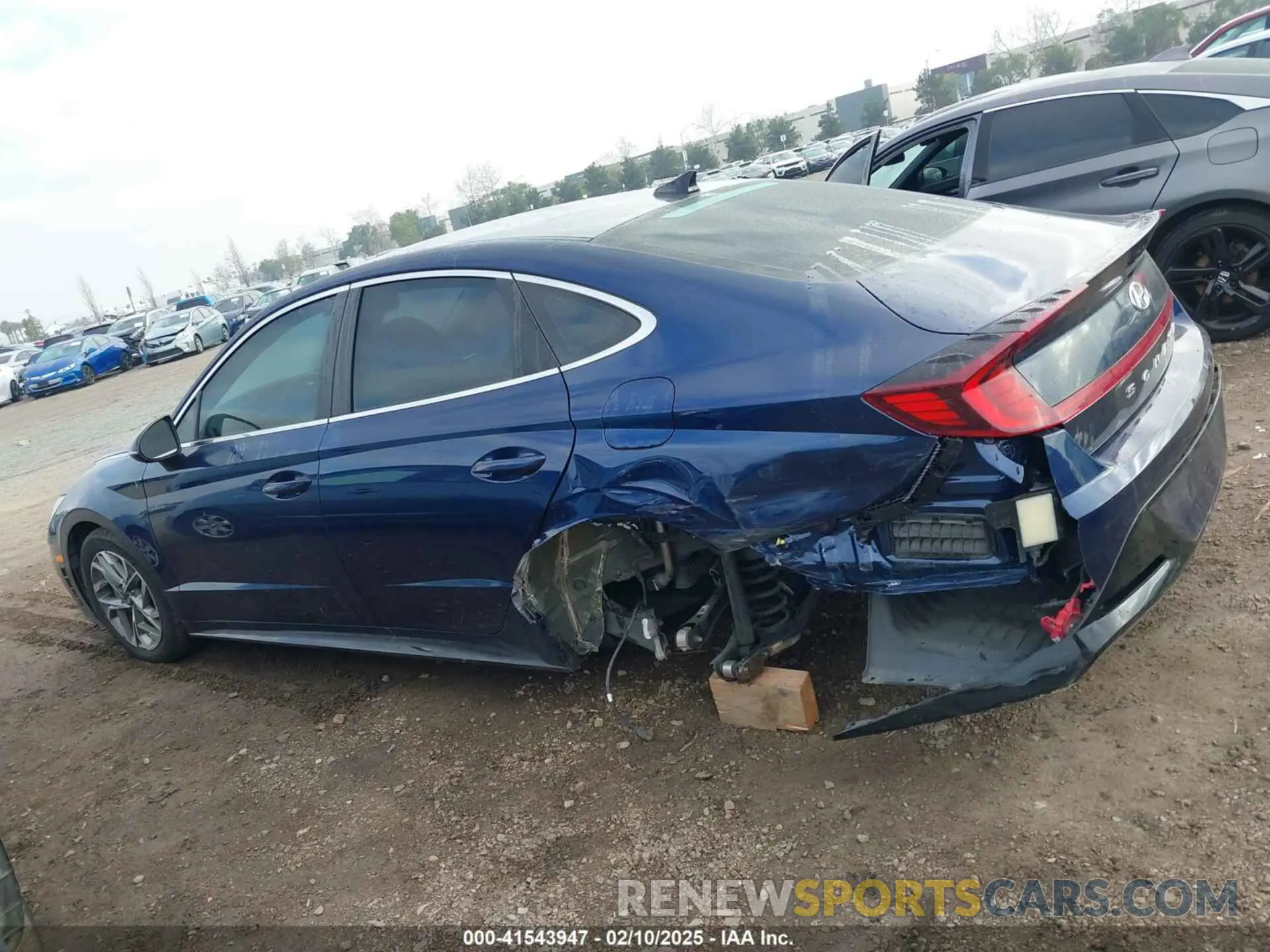 15 Photograph of a damaged car 5NPEL4JA8LH042144 HYUNDAI SONATA 2020