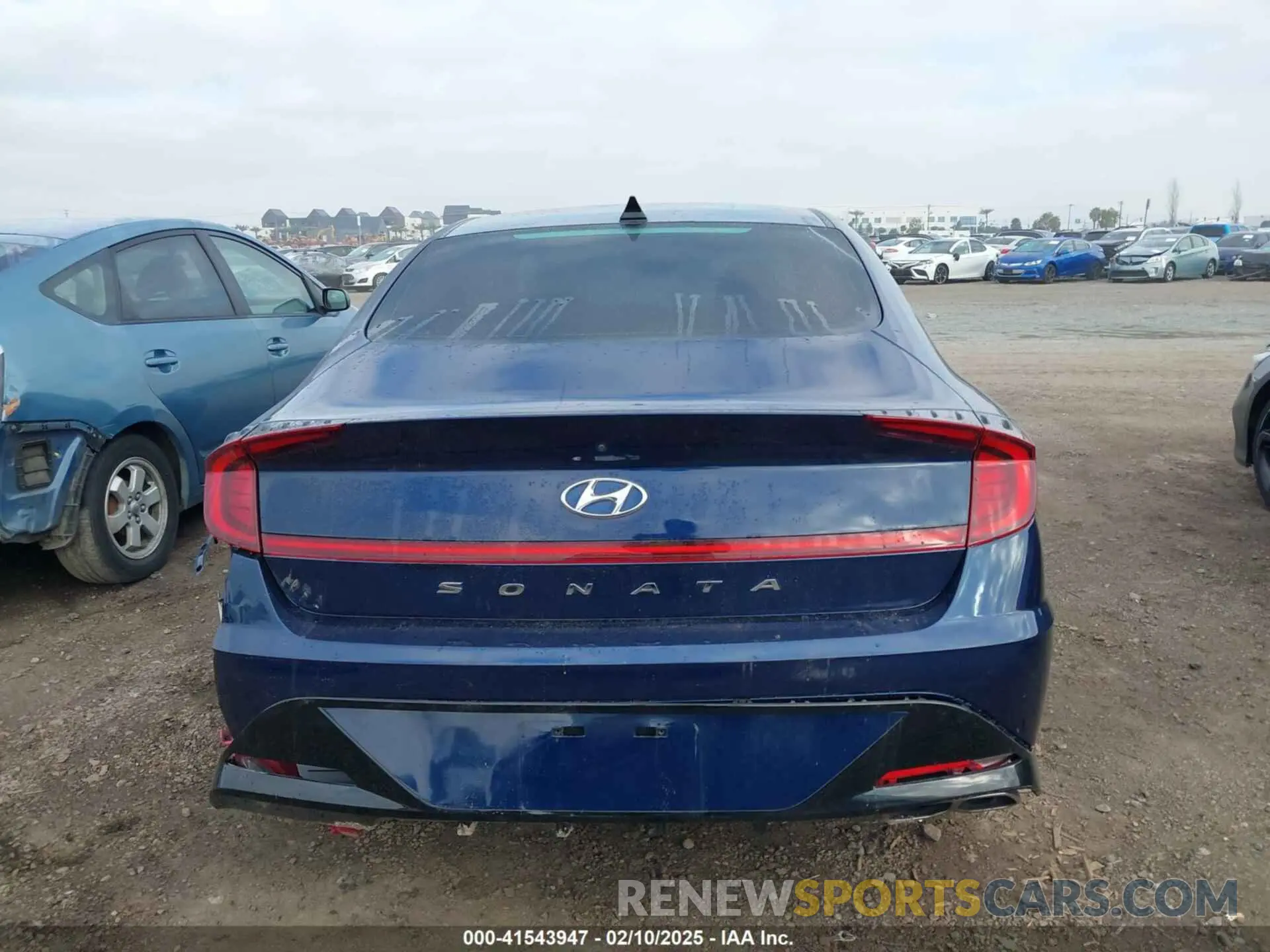 17 Photograph of a damaged car 5NPEL4JA8LH042144 HYUNDAI SONATA 2020
