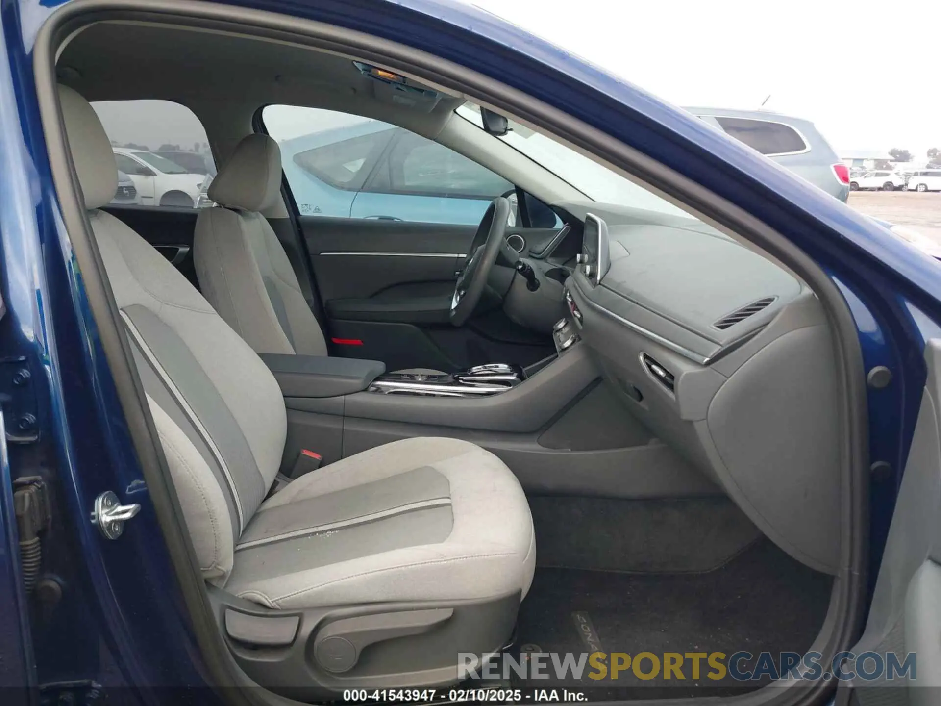 5 Photograph of a damaged car 5NPEL4JA8LH042144 HYUNDAI SONATA 2020