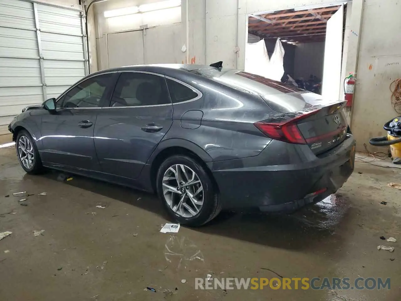 2 Photograph of a damaged car 5NPEL4JA9LH031038 HYUNDAI SONATA 2020