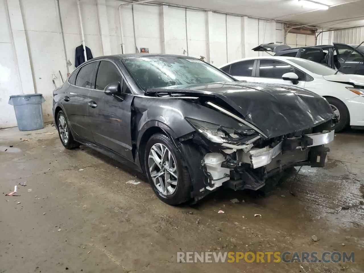 4 Photograph of a damaged car 5NPEL4JA9LH031038 HYUNDAI SONATA 2020
