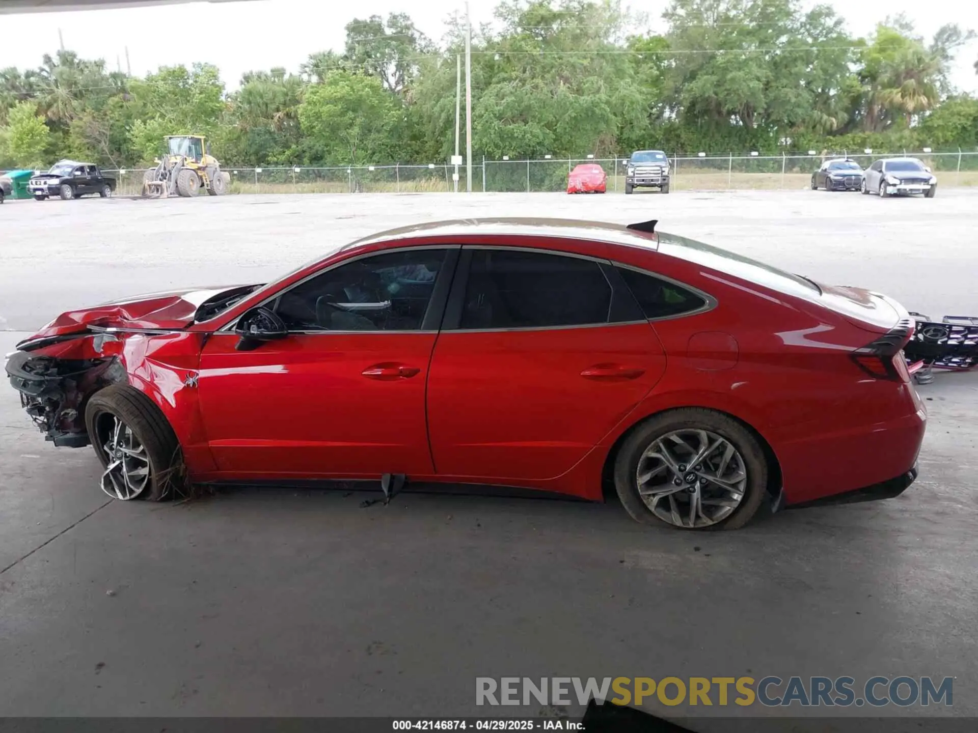 14 Photograph of a damaged car 5NPEL4JA9LH055615 HYUNDAI SONATA 2020