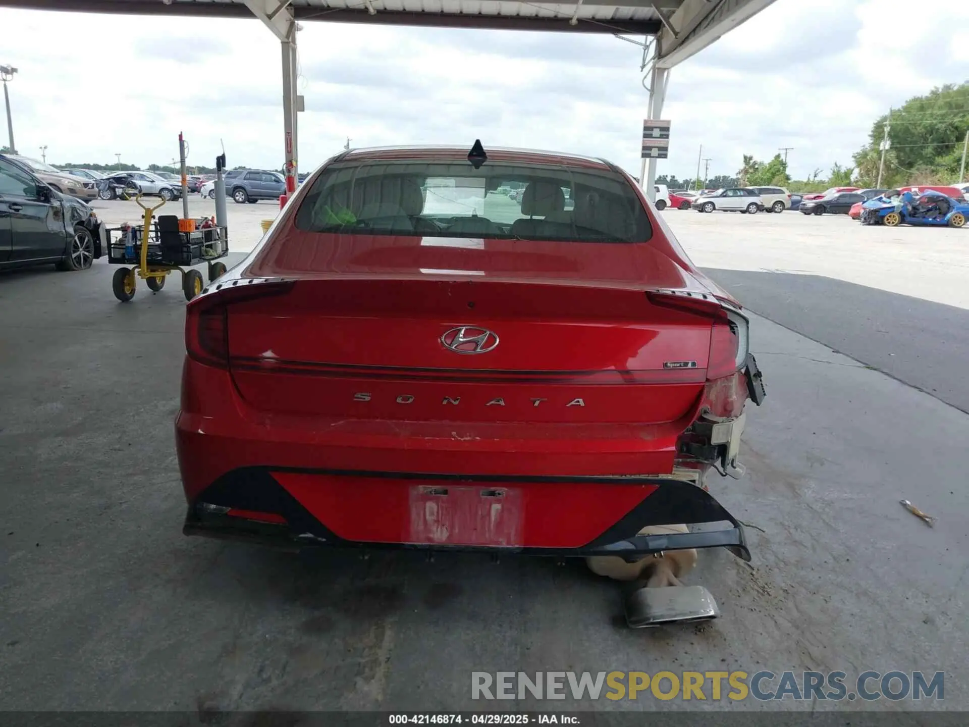 16 Photograph of a damaged car 5NPEL4JA9LH055615 HYUNDAI SONATA 2020