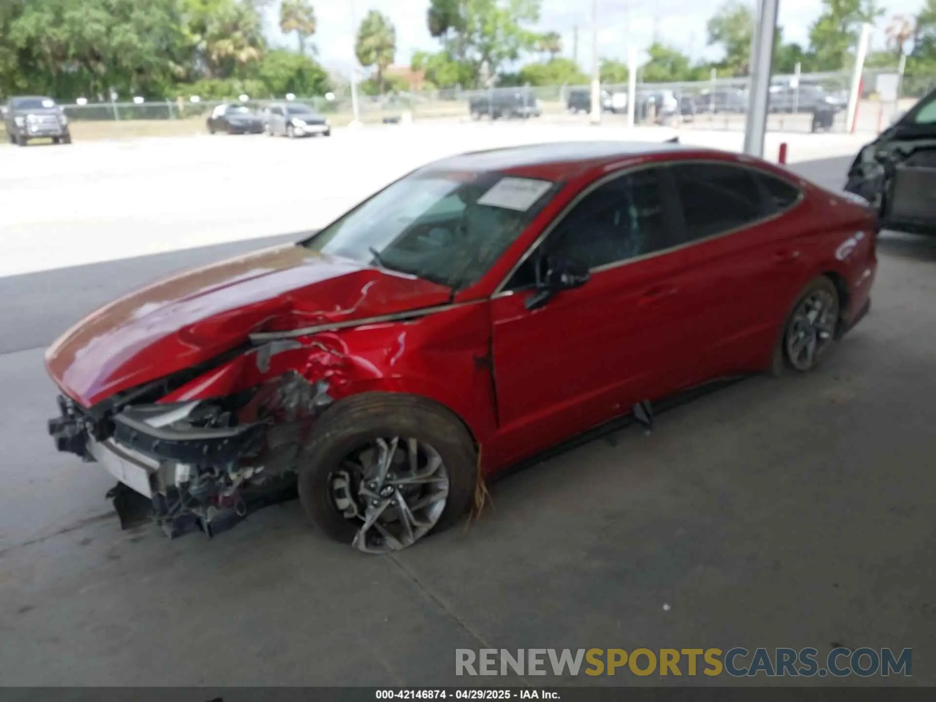 2 Photograph of a damaged car 5NPEL4JA9LH055615 HYUNDAI SONATA 2020