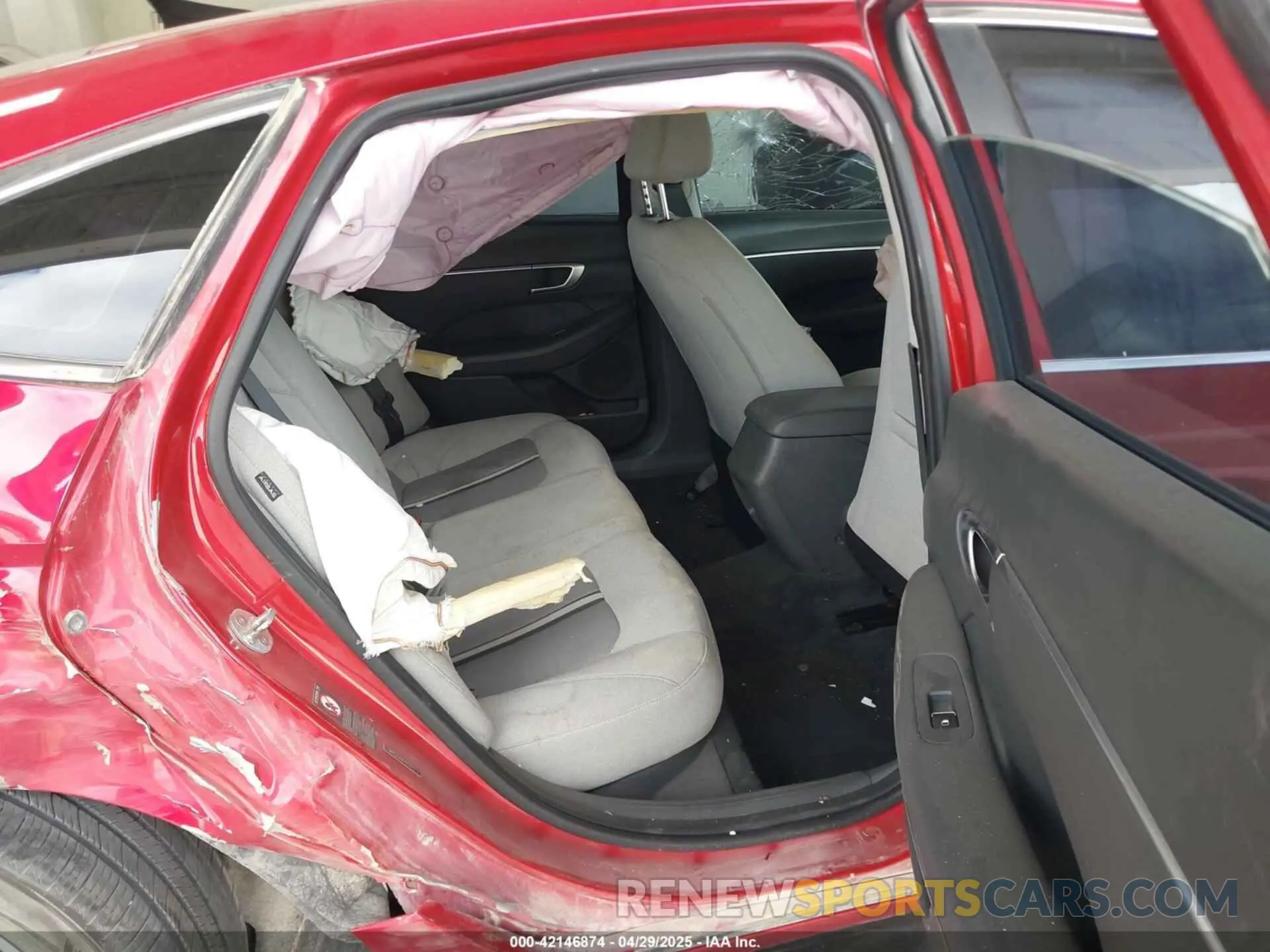 8 Photograph of a damaged car 5NPEL4JA9LH055615 HYUNDAI SONATA 2020