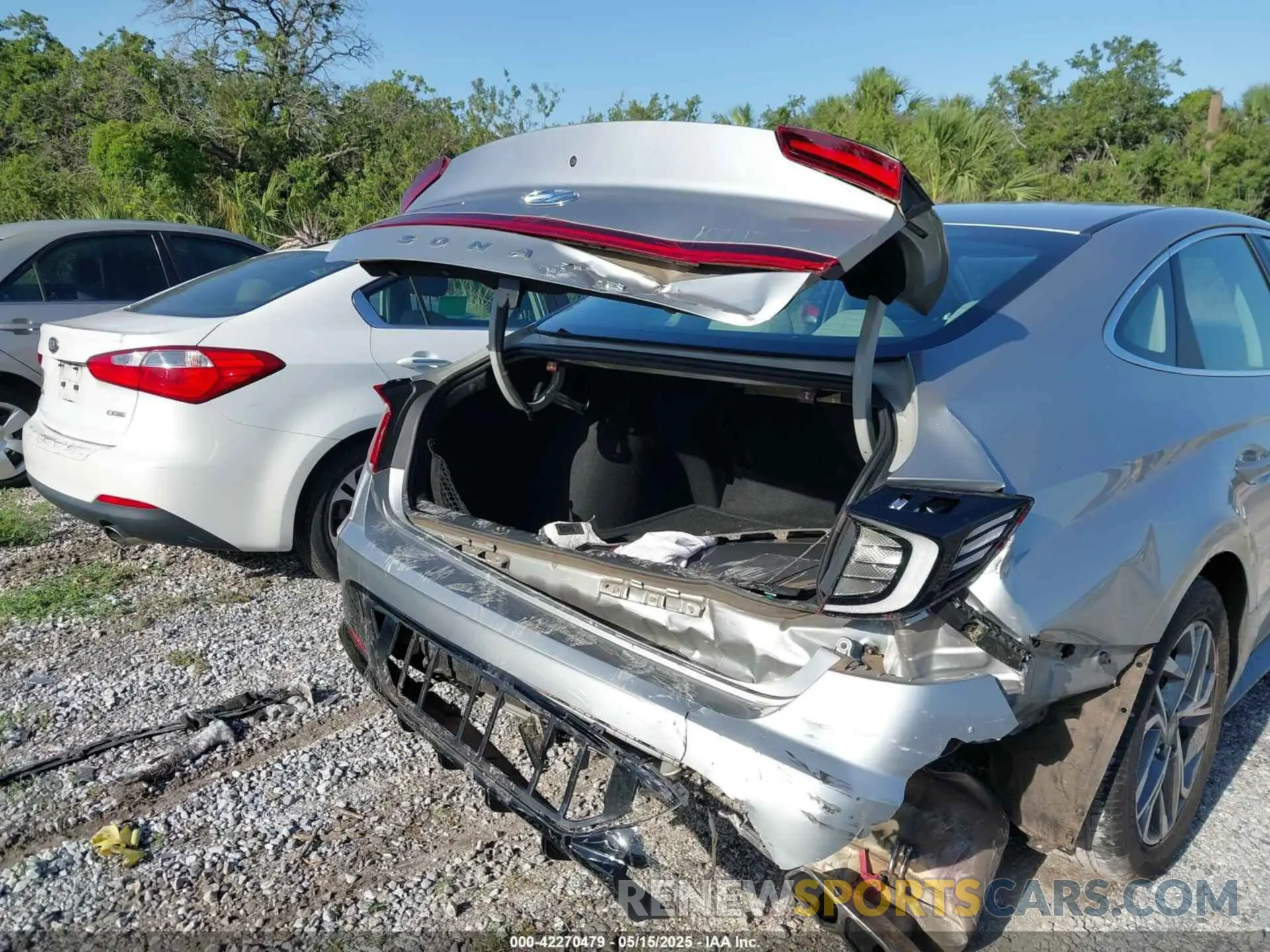 19 Photograph of a damaged car 5NPEL4JAXLH029055 HYUNDAI SONATA 2020