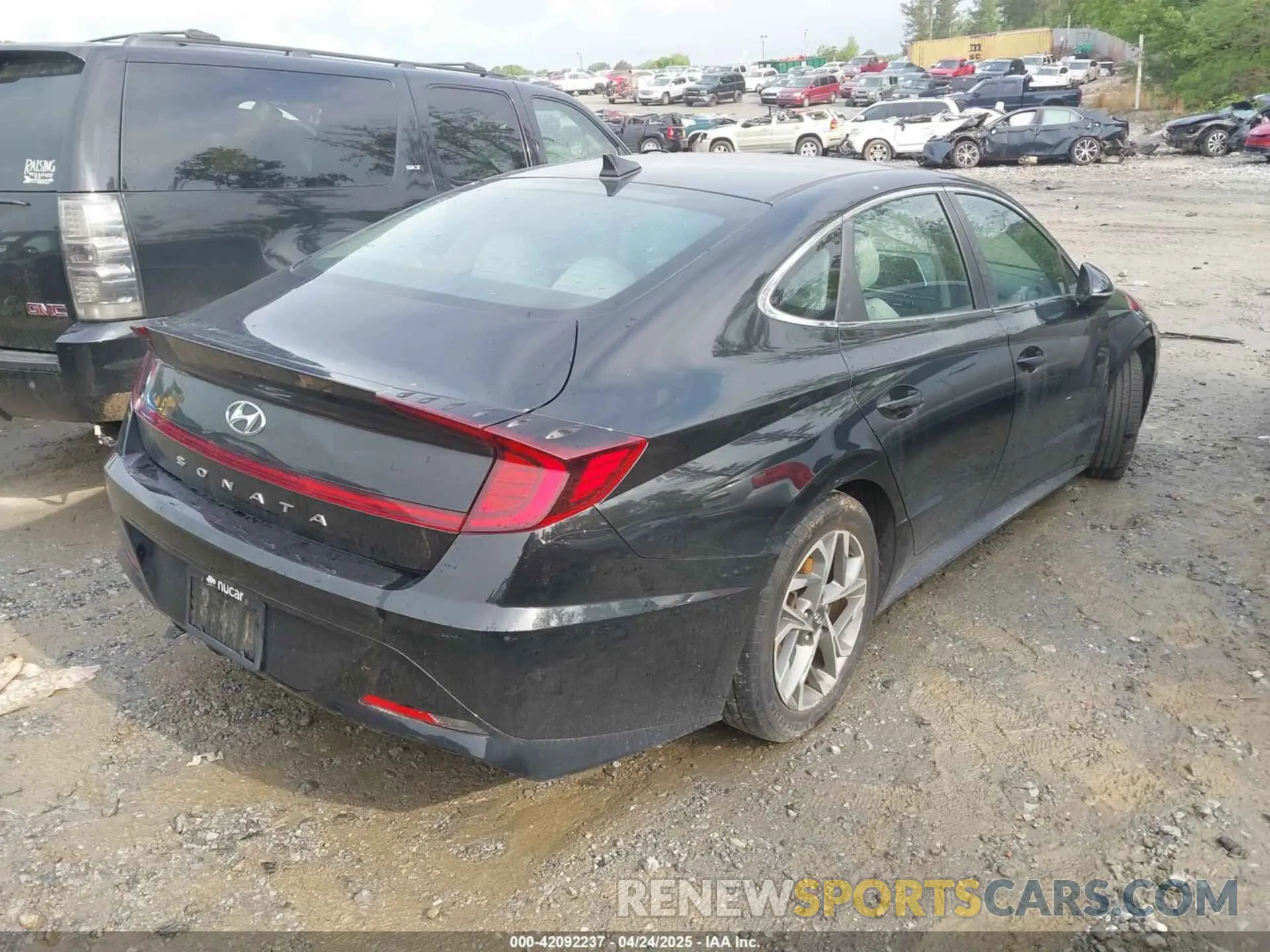 4 Photograph of a damaged car 5NPEL4JAXLH030934 HYUNDAI SONATA 2020
