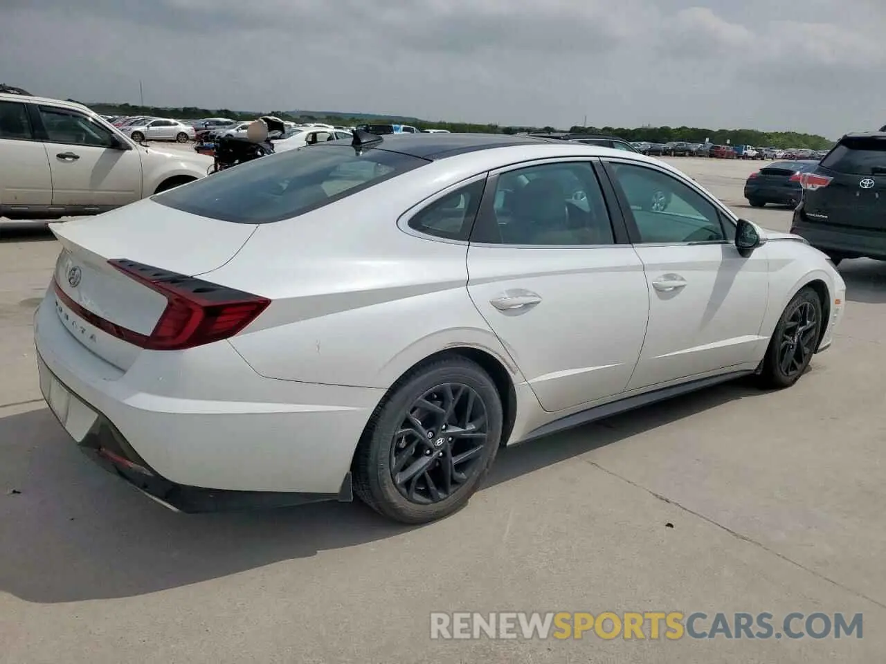 3 Photograph of a damaged car 5NPEF4JA4MH083816 HYUNDAI SONATA 2021