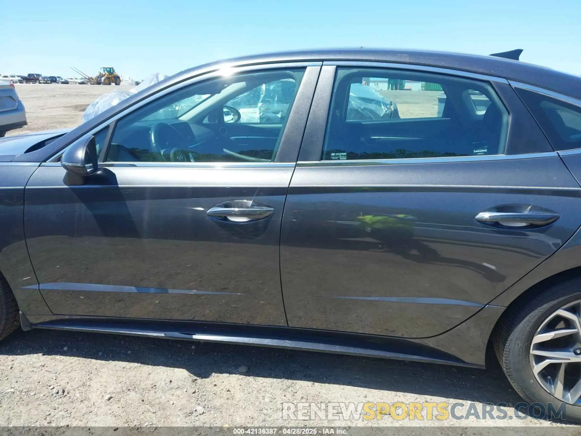 14 Photograph of a damaged car 5NPEF4JA6MH083431 HYUNDAI SONATA 2021