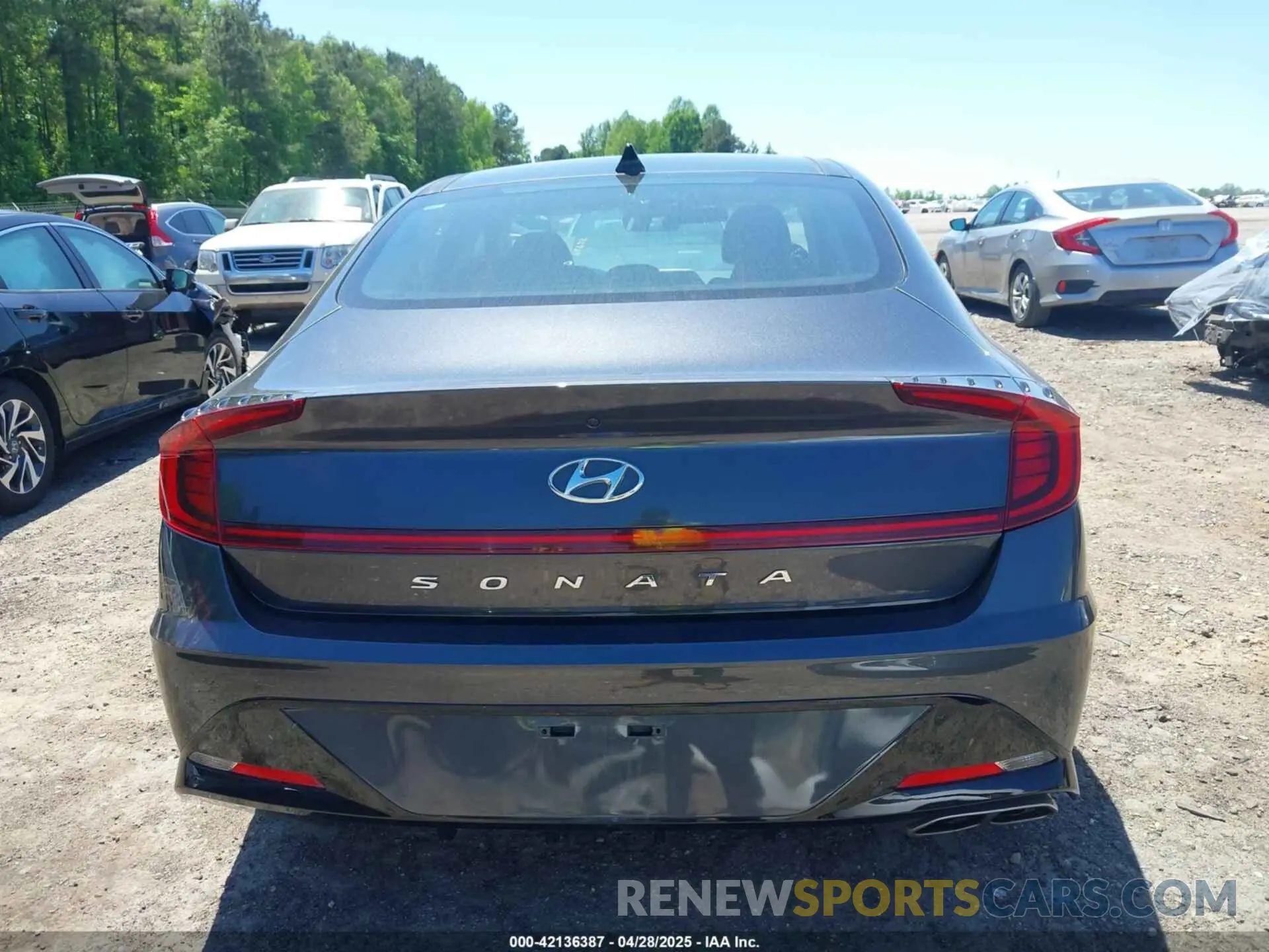 16 Photograph of a damaged car 5NPEF4JA6MH083431 HYUNDAI SONATA 2021