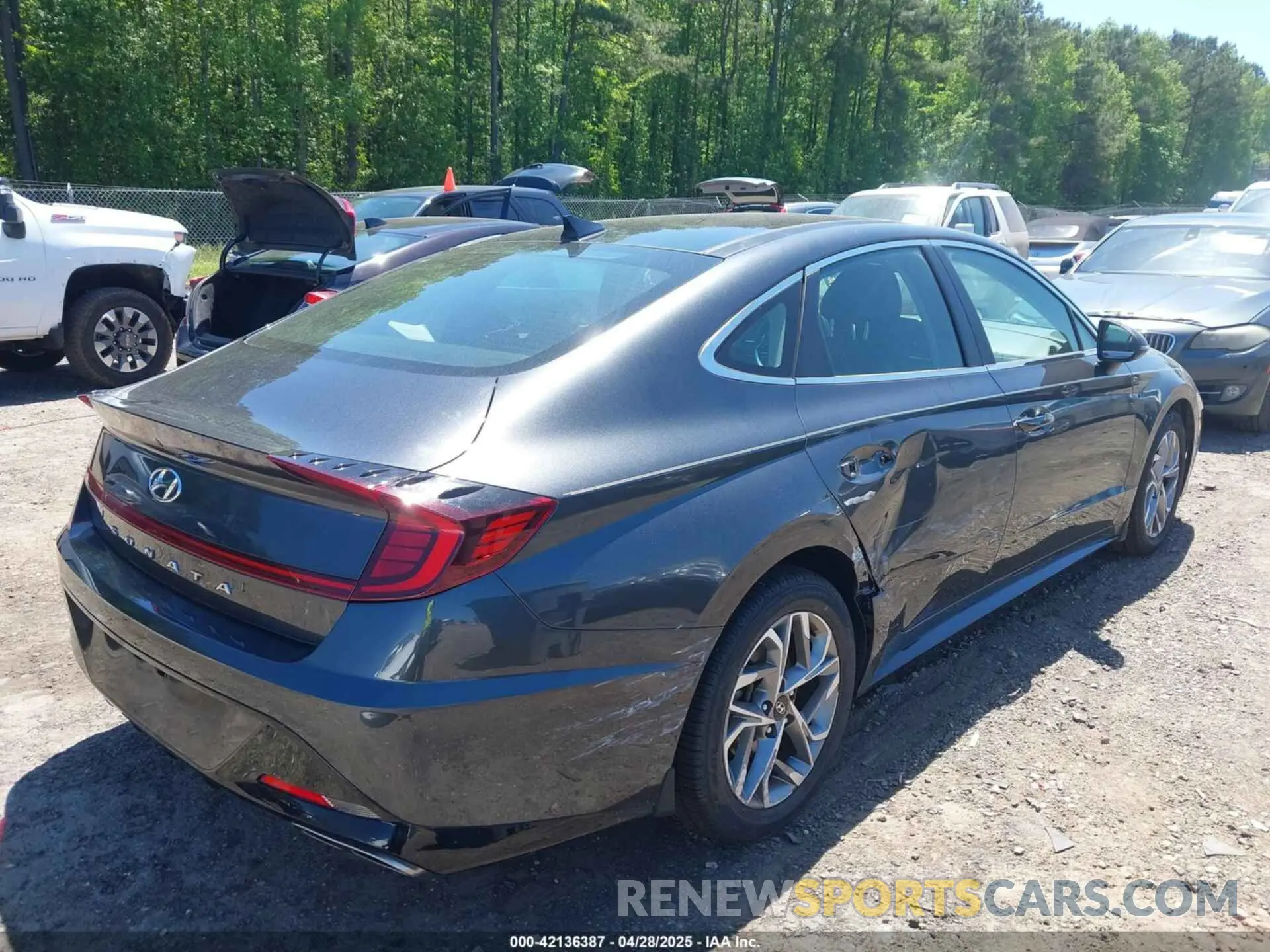 4 Photograph of a damaged car 5NPEF4JA6MH083431 HYUNDAI SONATA 2021