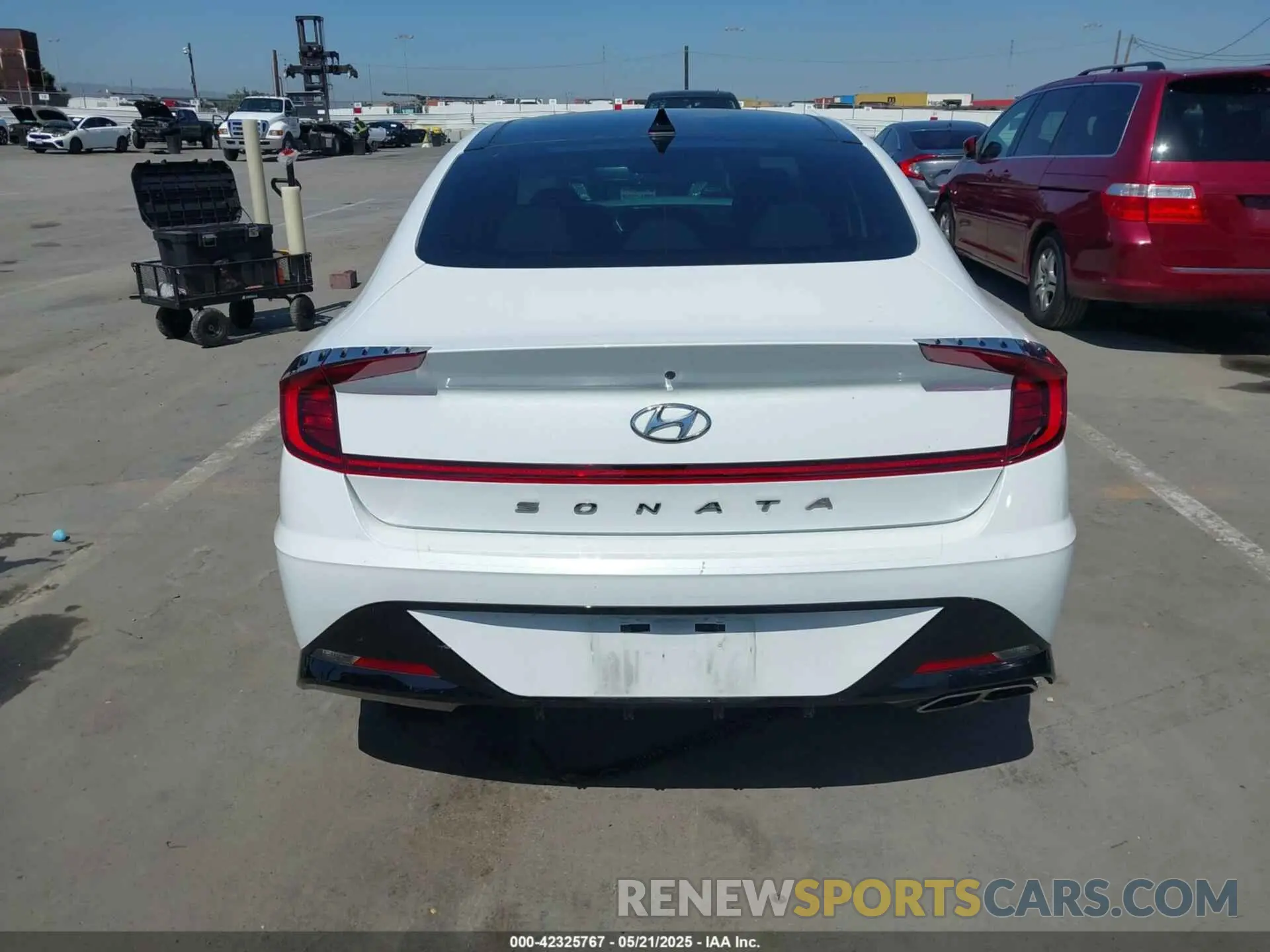 17 Photograph of a damaged car 5NPEF4JA6MH089844 HYUNDAI SONATA 2021