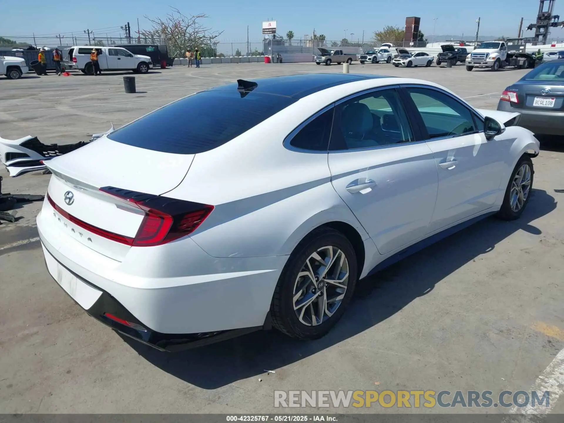 4 Photograph of a damaged car 5NPEF4JA6MH089844 HYUNDAI SONATA 2021