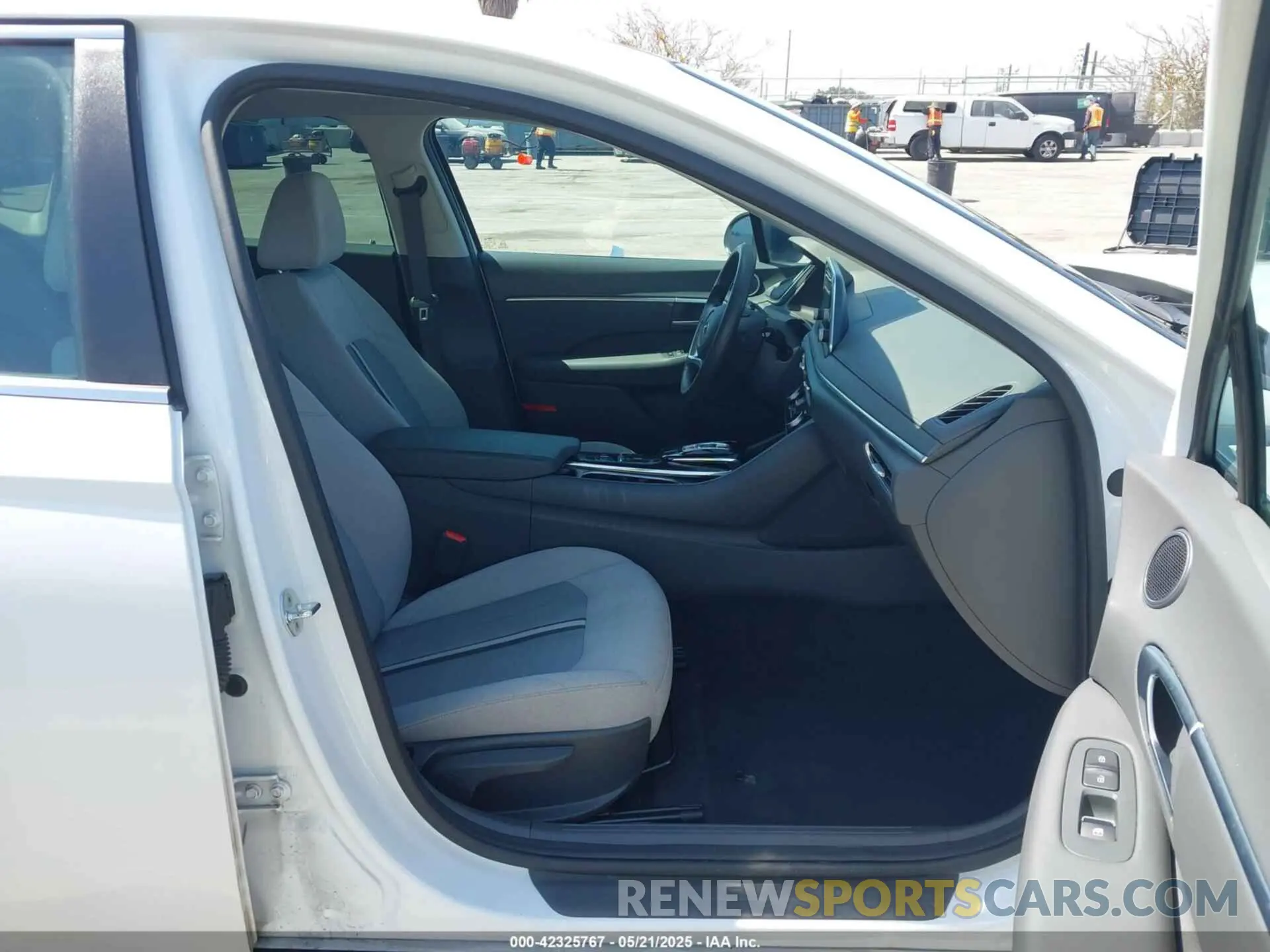 5 Photograph of a damaged car 5NPEF4JA6MH089844 HYUNDAI SONATA 2021