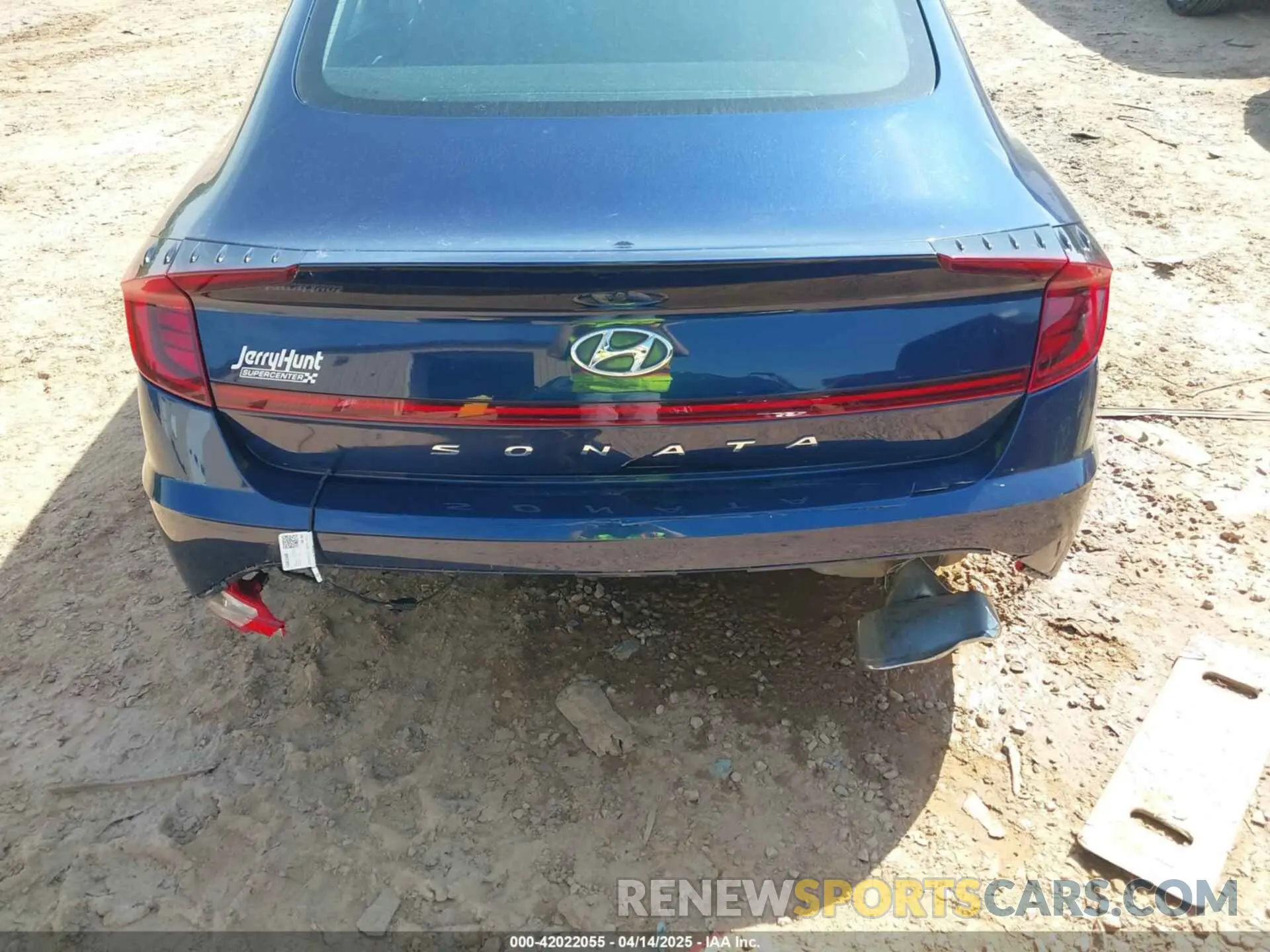 17 Photograph of a damaged car 5NPEF4JA6MH096101 HYUNDAI SONATA 2021