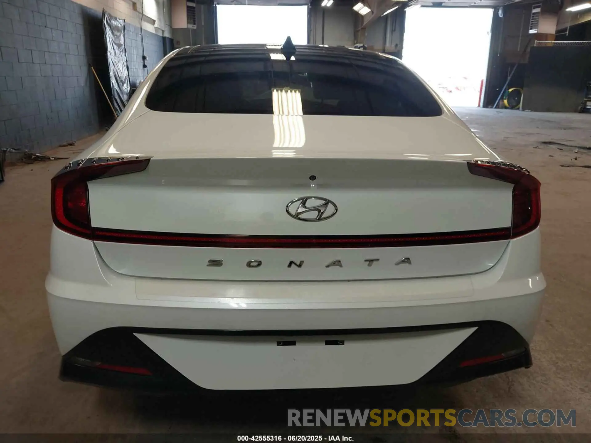 17 Photograph of a damaged car 5NPEF4JA7MH098827 HYUNDAI SONATA 2021
