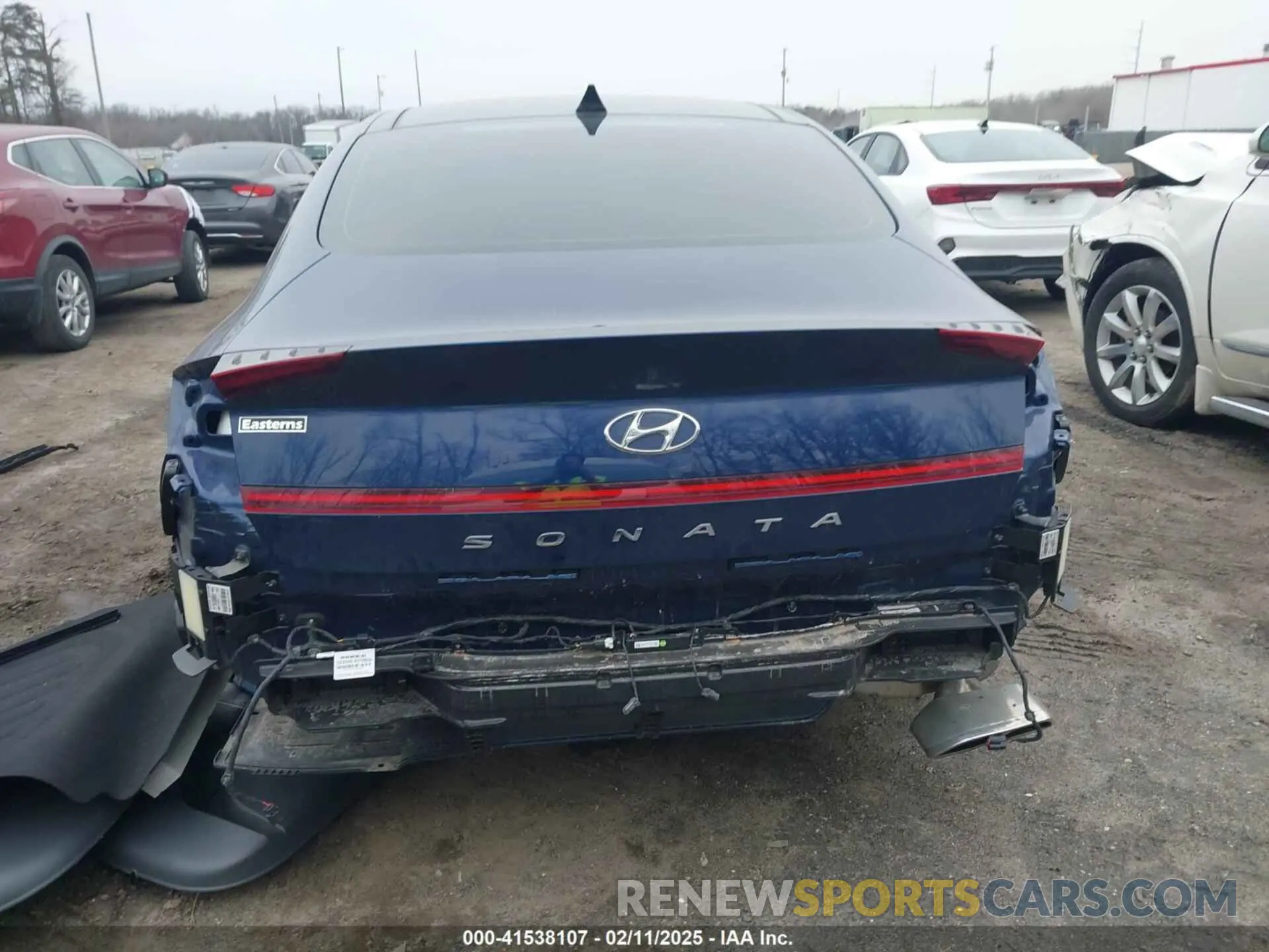 17 Photograph of a damaged car 5NPEF4JA8MH104246 HYUNDAI SONATA 2021