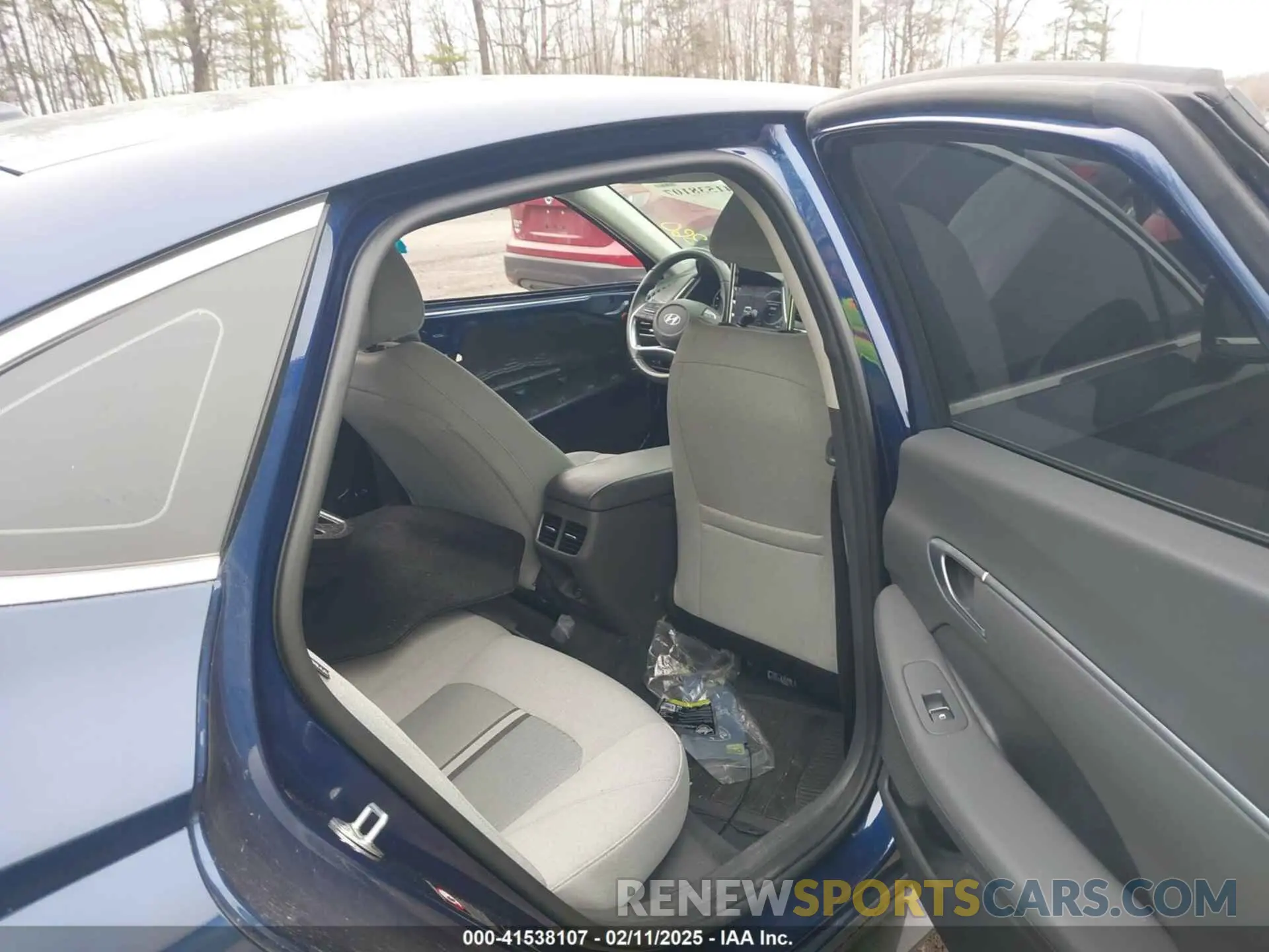 8 Photograph of a damaged car 5NPEF4JA8MH104246 HYUNDAI SONATA 2021