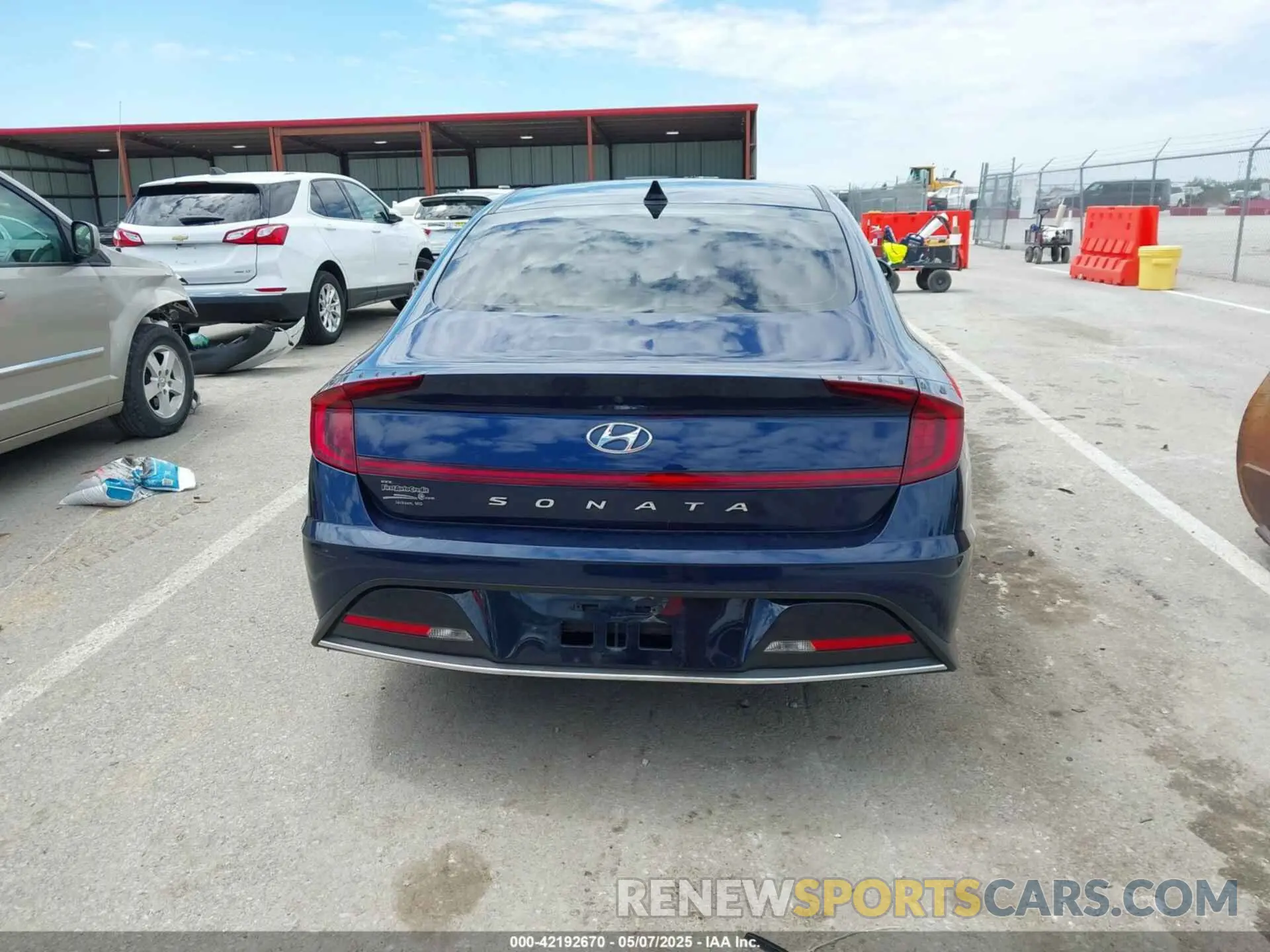 17 Photograph of a damaged car 5NPEG4JA0MH074639 HYUNDAI SONATA 2021