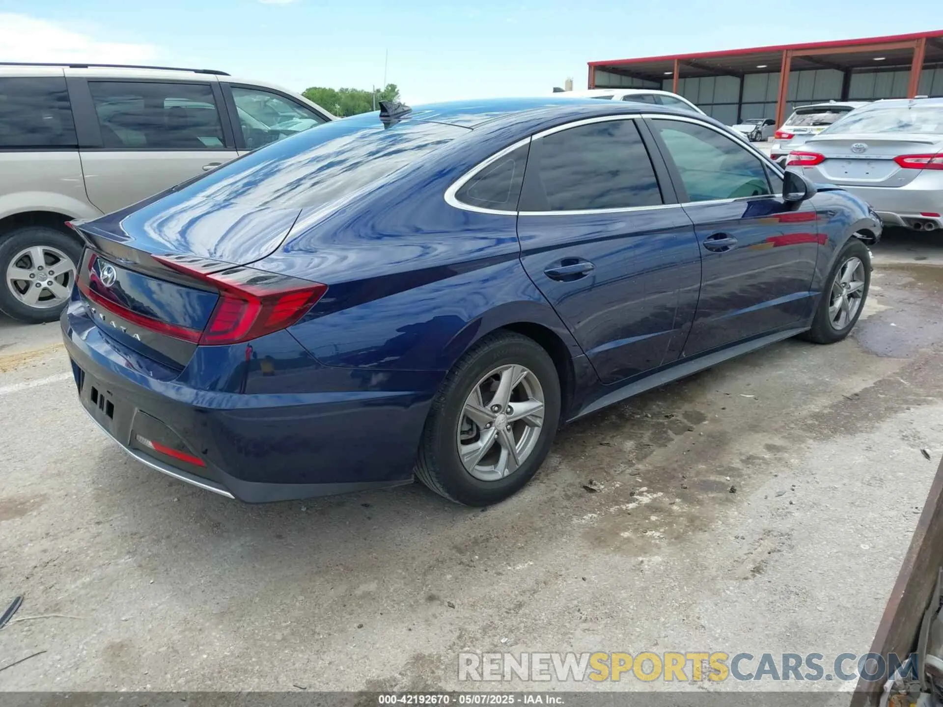 4 Photograph of a damaged car 5NPEG4JA0MH074639 HYUNDAI SONATA 2021