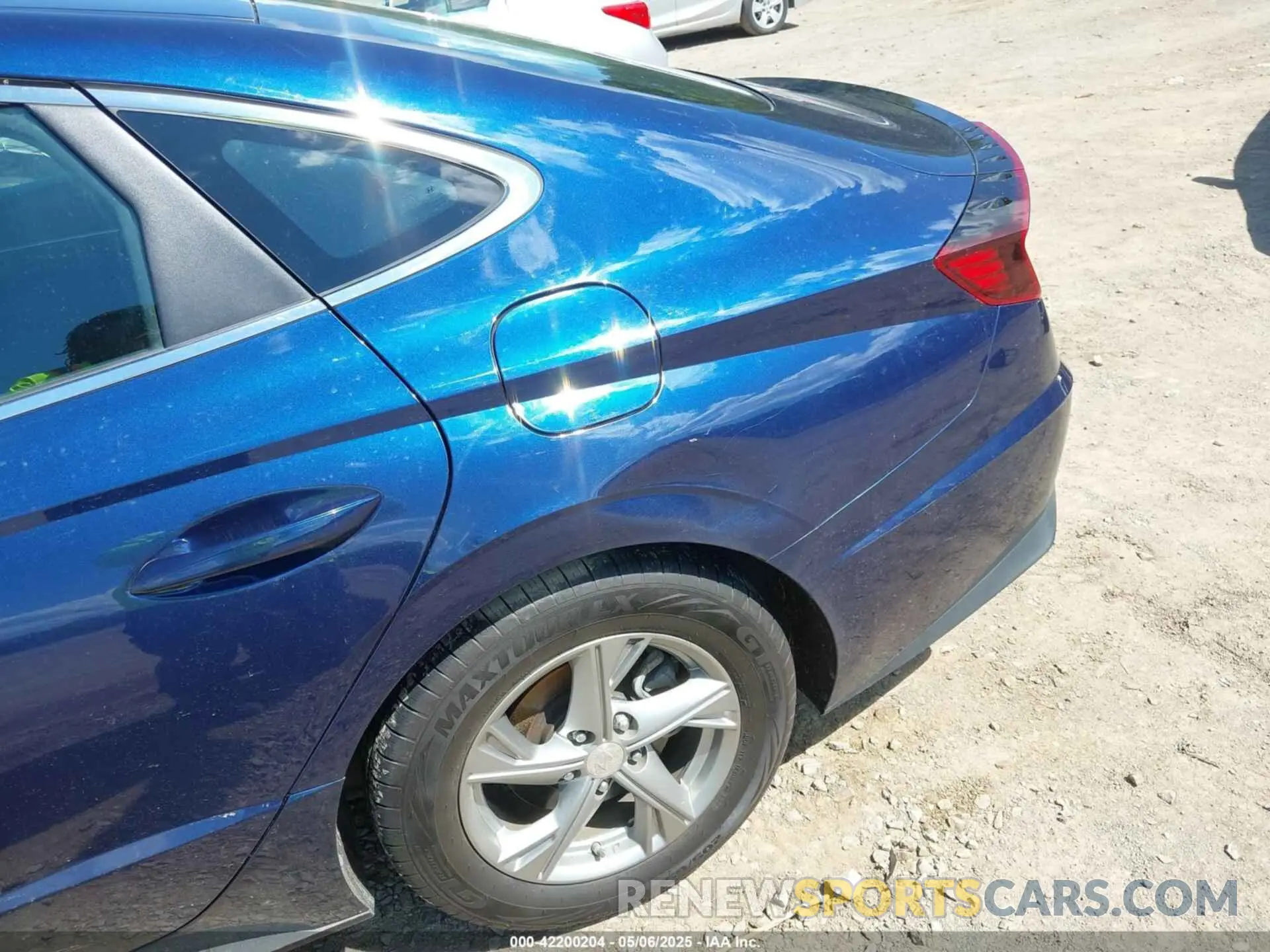 18 Photograph of a damaged car 5NPEG4JA0MH074995 HYUNDAI SONATA 2021
