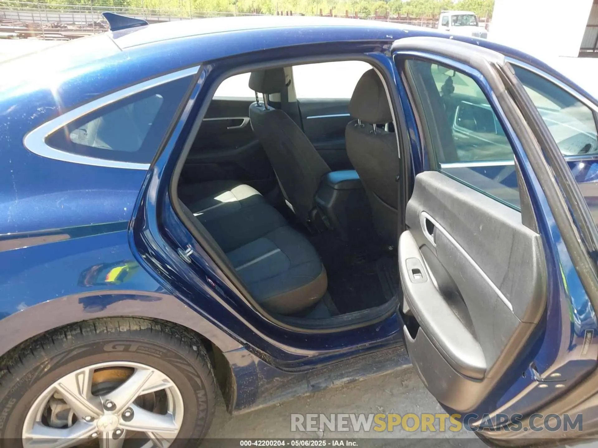 8 Photograph of a damaged car 5NPEG4JA0MH074995 HYUNDAI SONATA 2021