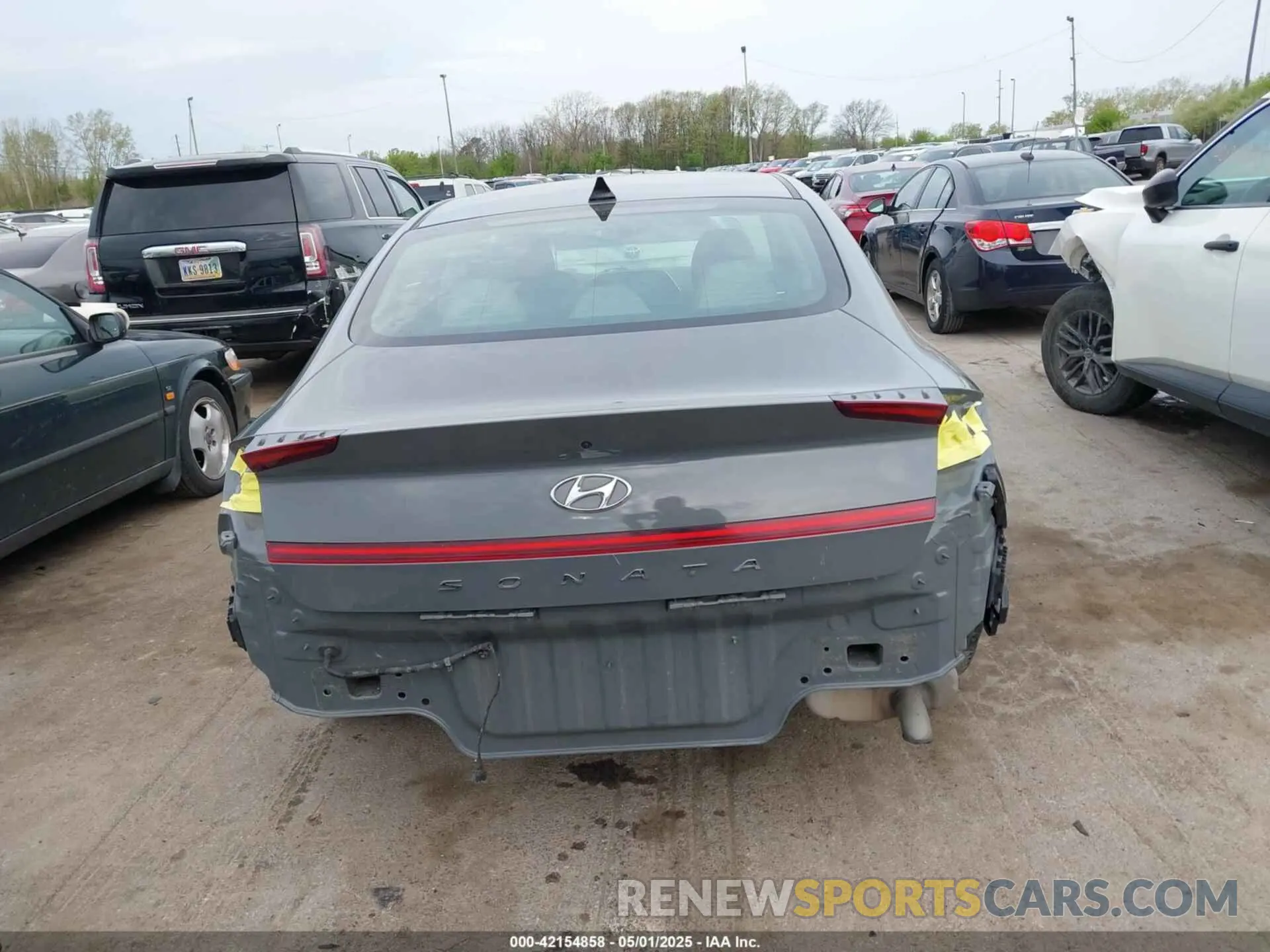 17 Photograph of a damaged car 5NPEG4JA0MH078142 HYUNDAI SONATA 2021
