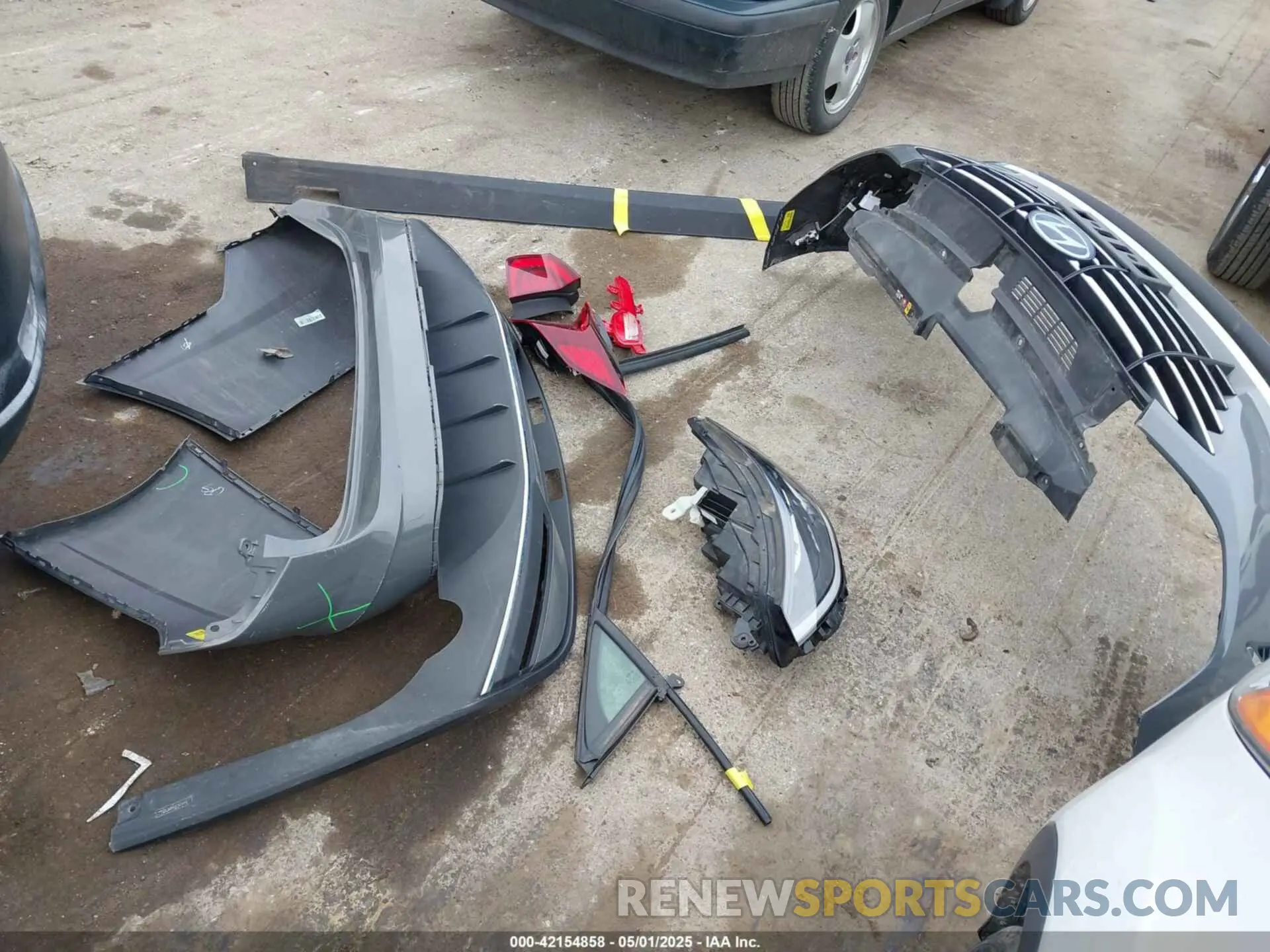 18 Photograph of a damaged car 5NPEG4JA0MH078142 HYUNDAI SONATA 2021