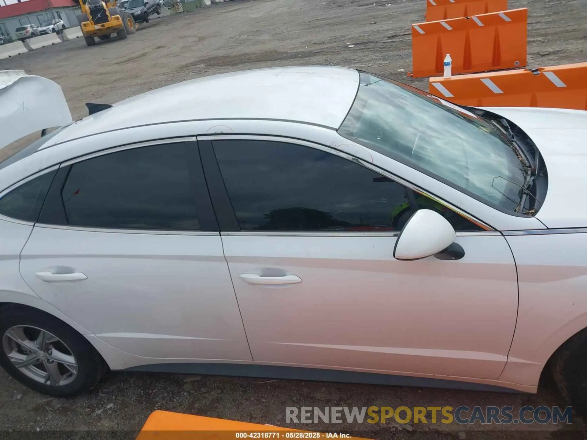 14 Photograph of a damaged car 5NPEG4JA0MH105064 HYUNDAI SONATA 2021