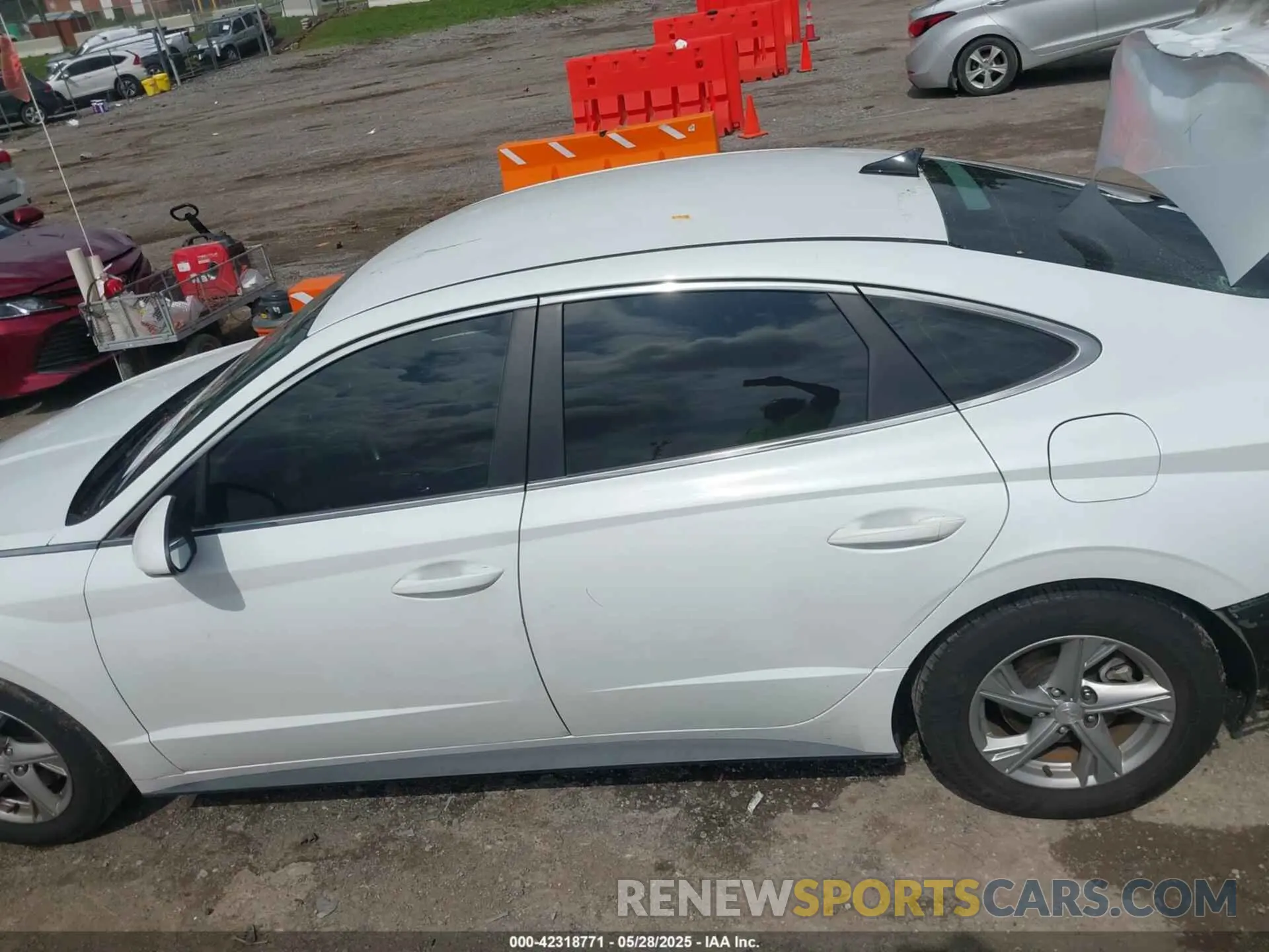 15 Photograph of a damaged car 5NPEG4JA0MH105064 HYUNDAI SONATA 2021