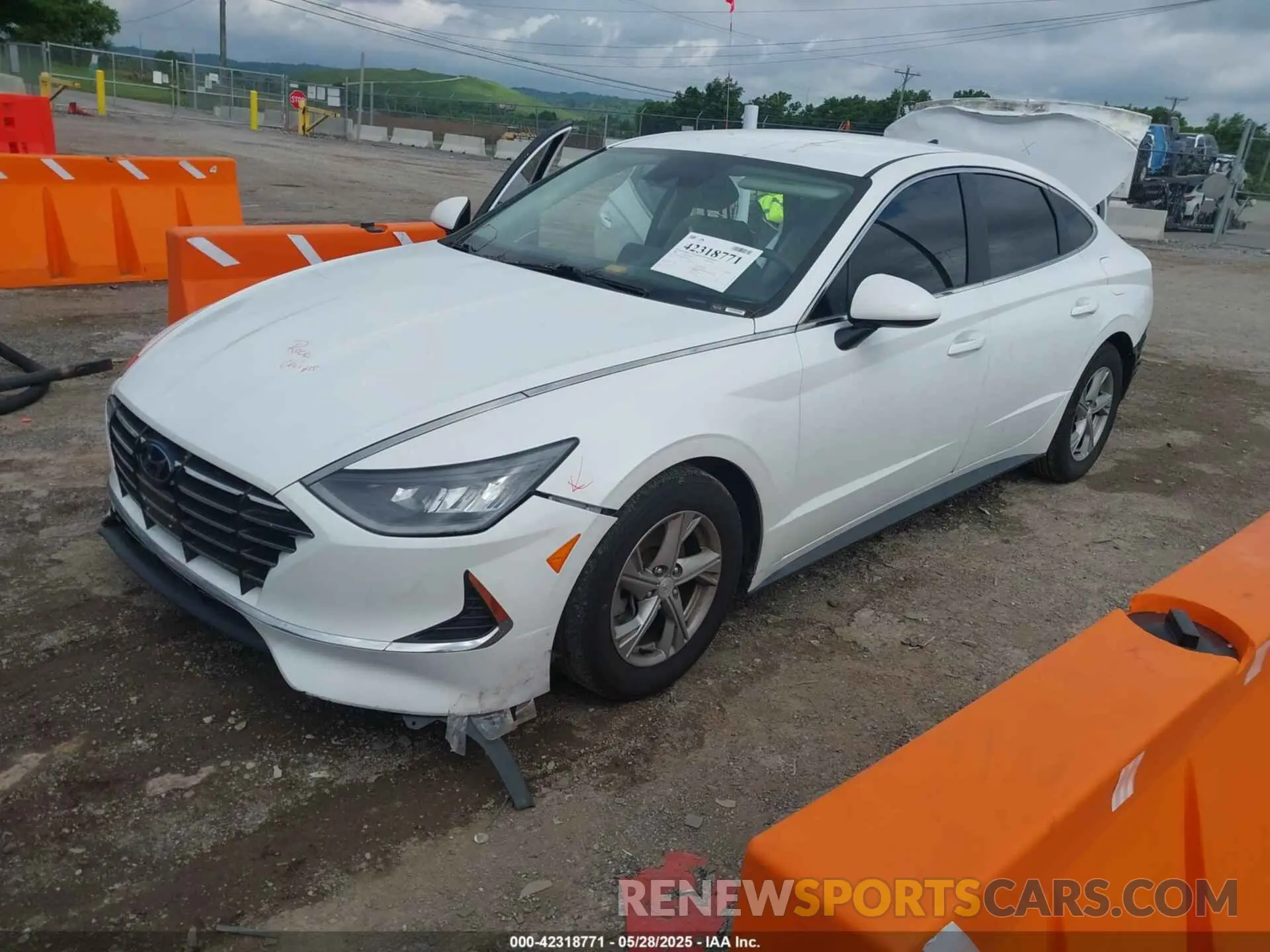 2 Photograph of a damaged car 5NPEG4JA0MH105064 HYUNDAI SONATA 2021