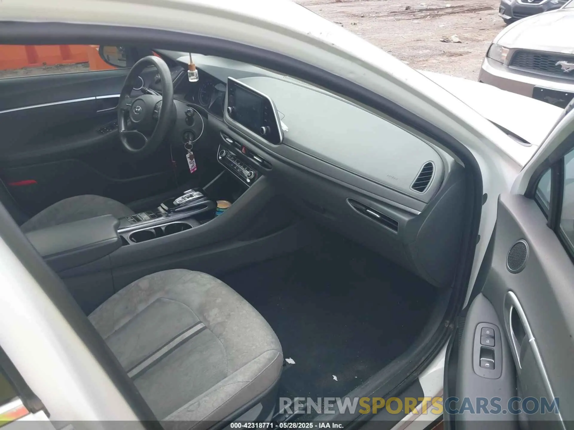 5 Photograph of a damaged car 5NPEG4JA0MH105064 HYUNDAI SONATA 2021