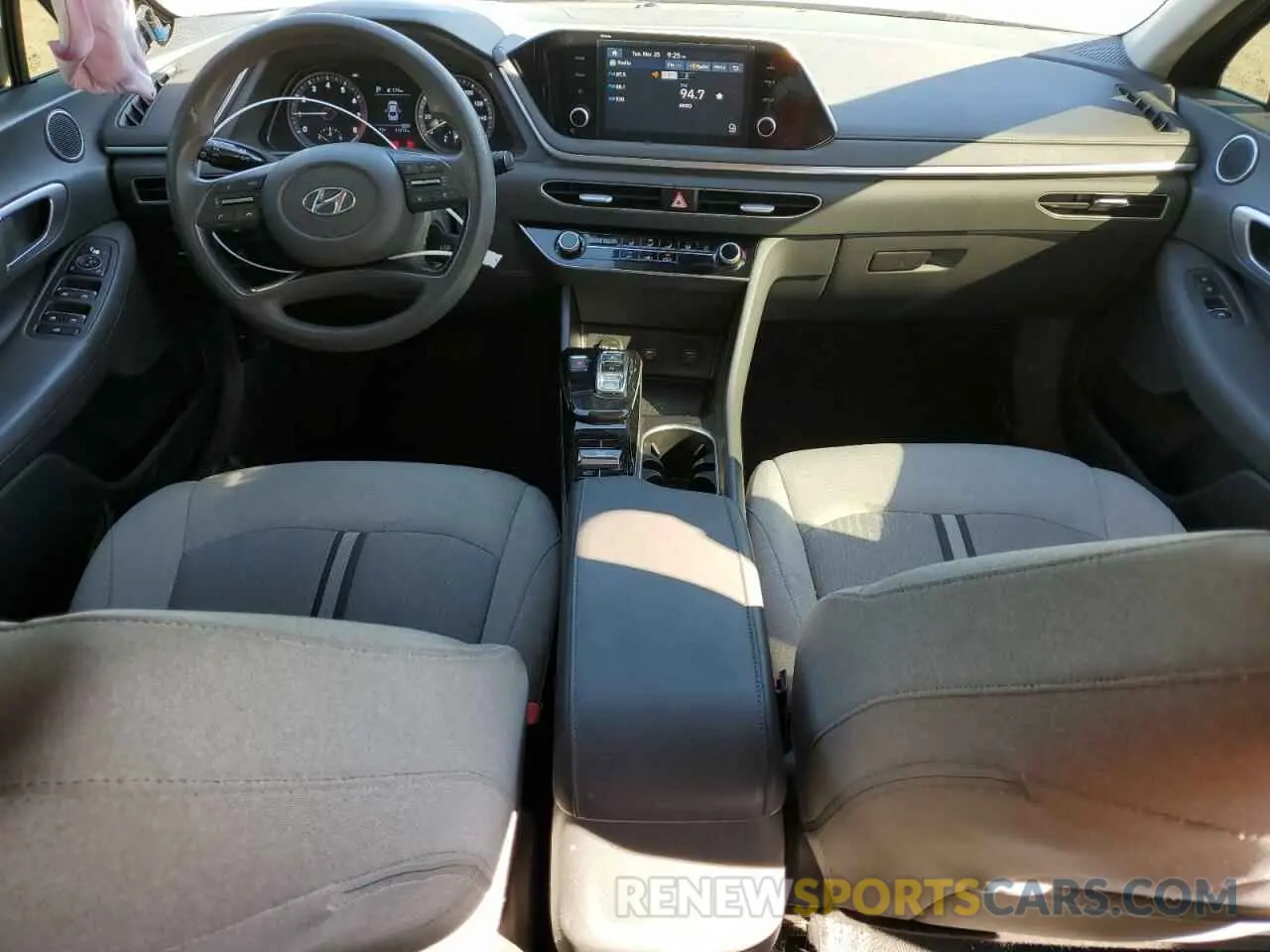 8 Photograph of a damaged car 5NPEG4JA0MH114671 HYUNDAI SONATA 2021