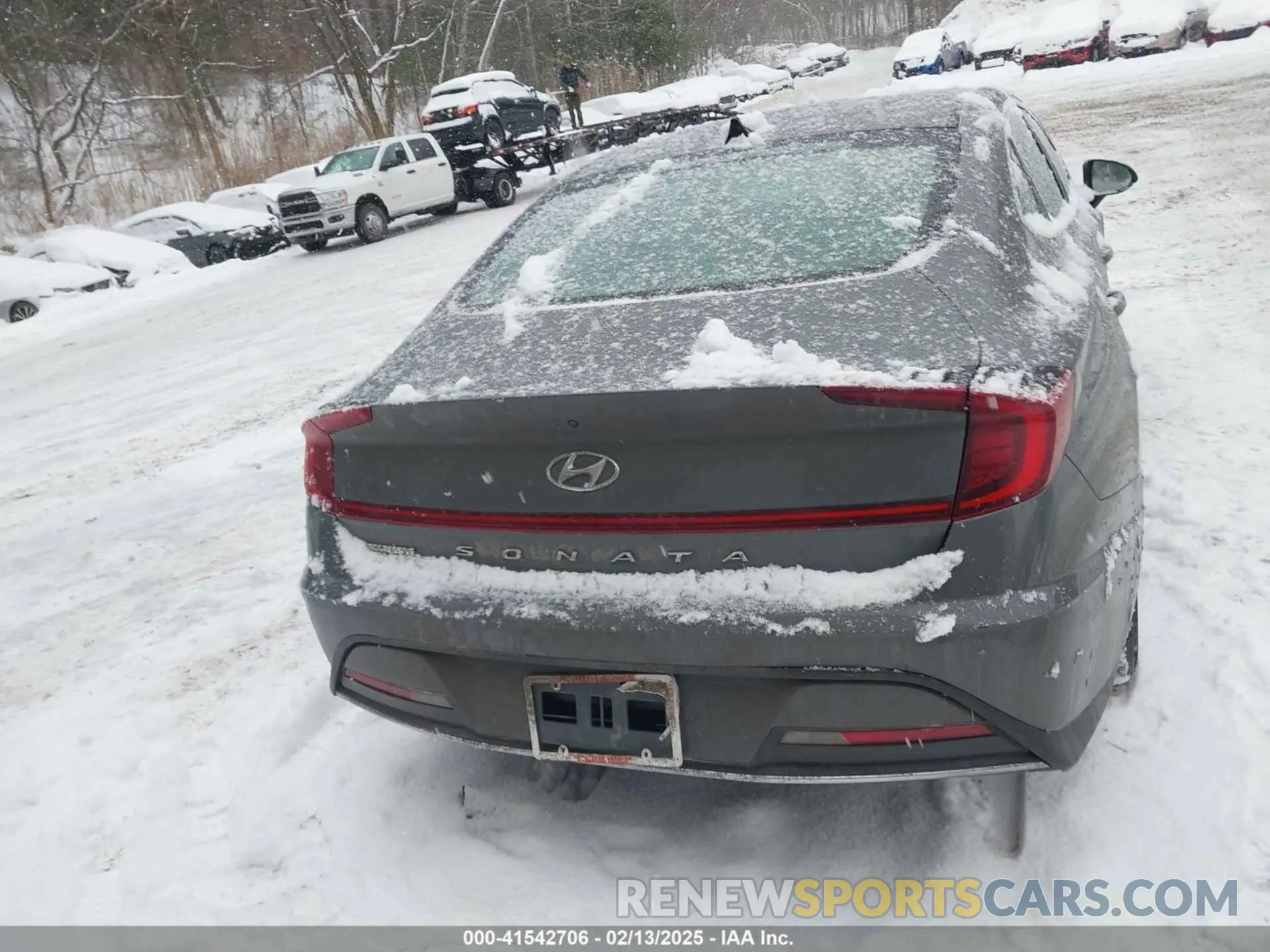 16 Photograph of a damaged car 5NPEG4JA1MH069675 HYUNDAI SONATA 2021
