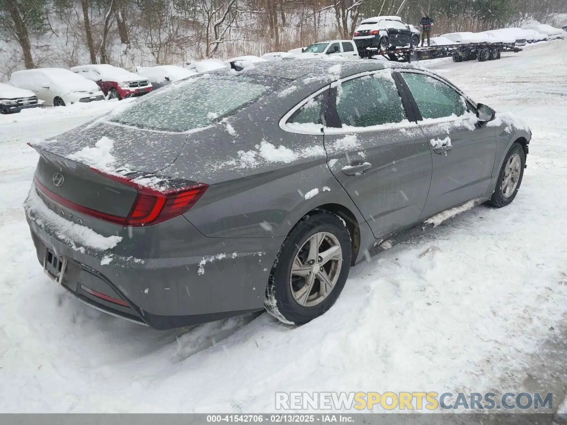 4 Photograph of a damaged car 5NPEG4JA1MH069675 HYUNDAI SONATA 2021