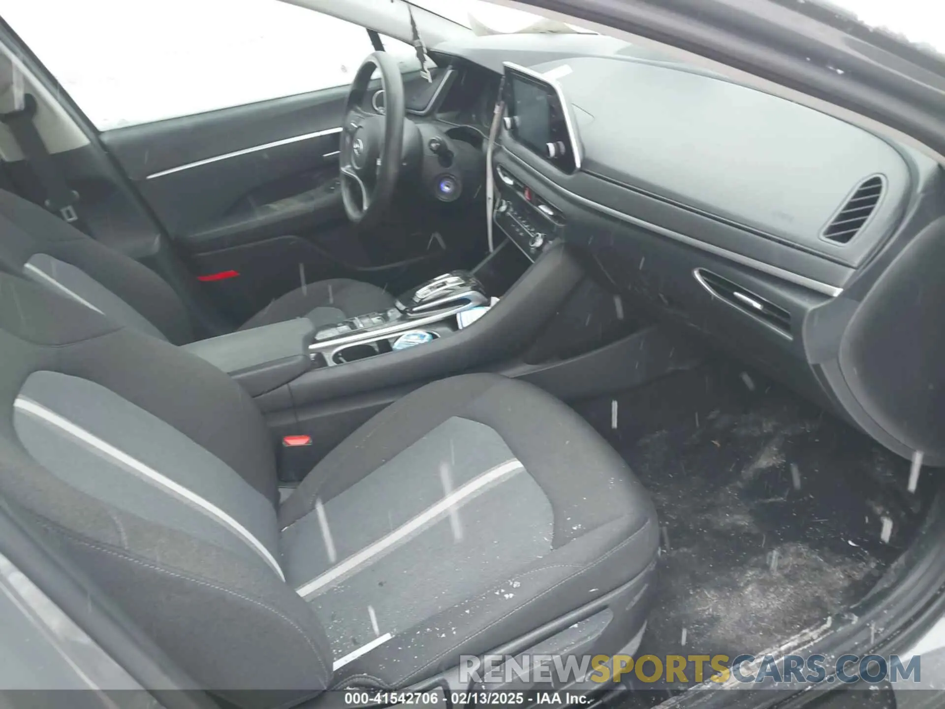 5 Photograph of a damaged car 5NPEG4JA1MH069675 HYUNDAI SONATA 2021