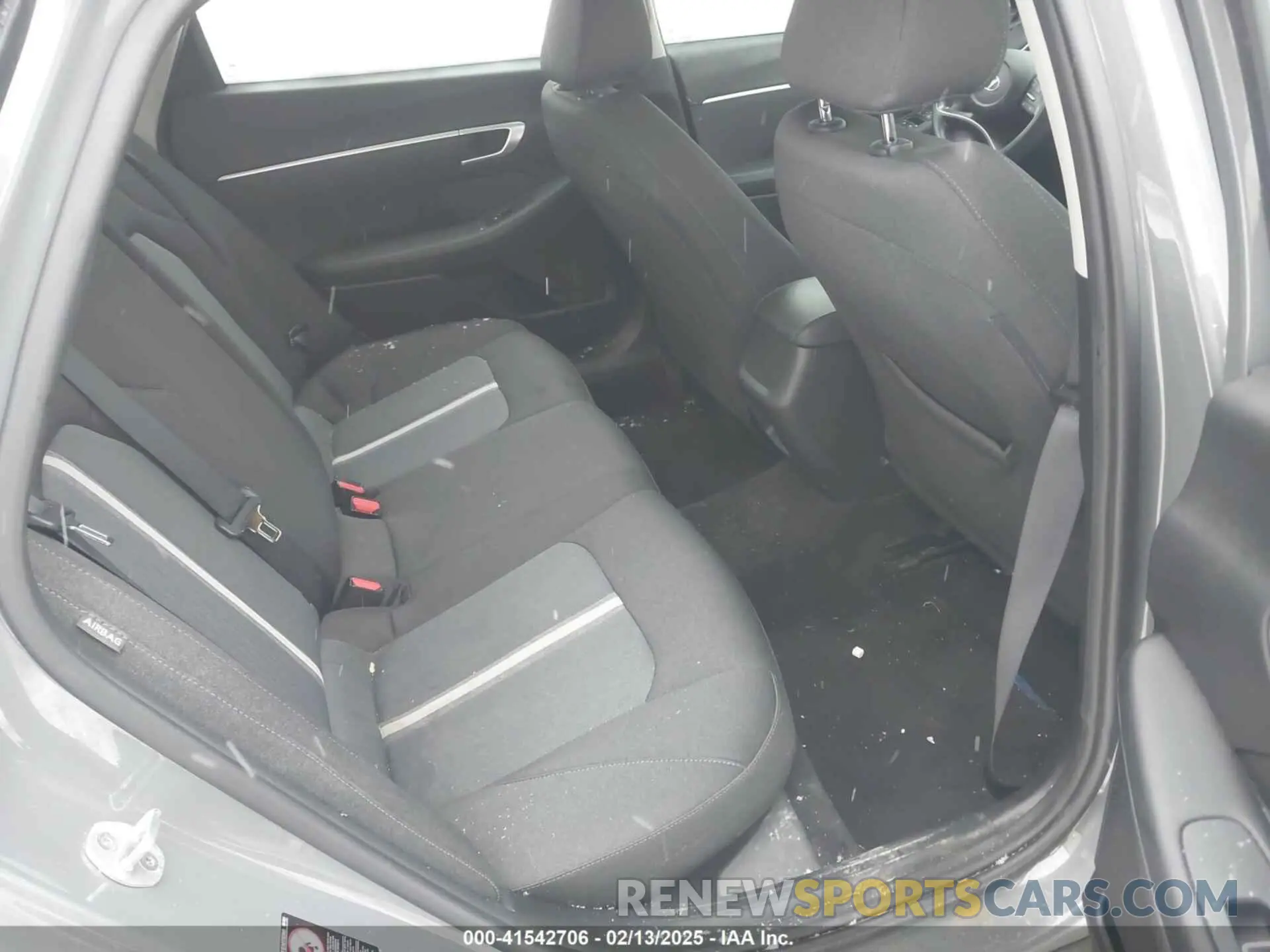 8 Photograph of a damaged car 5NPEG4JA1MH069675 HYUNDAI SONATA 2021