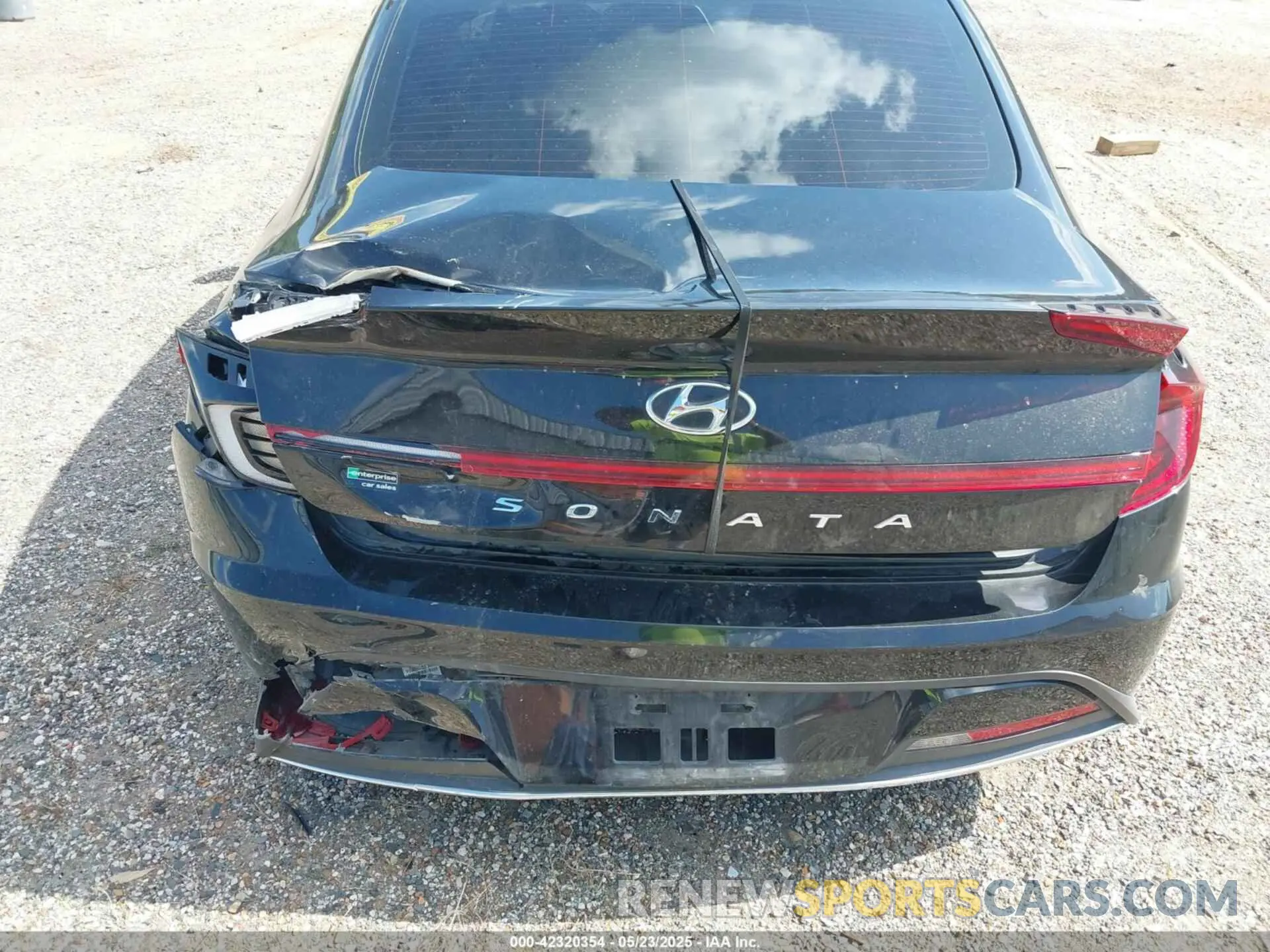 18 Photograph of a damaged car 5NPEG4JA1MH079669 HYUNDAI SONATA 2021