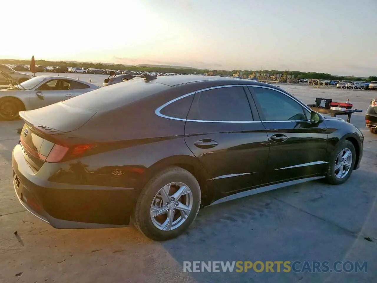3 Photograph of a damaged car 5NPEG4JA1MH110337 HYUNDAI SONATA 2021