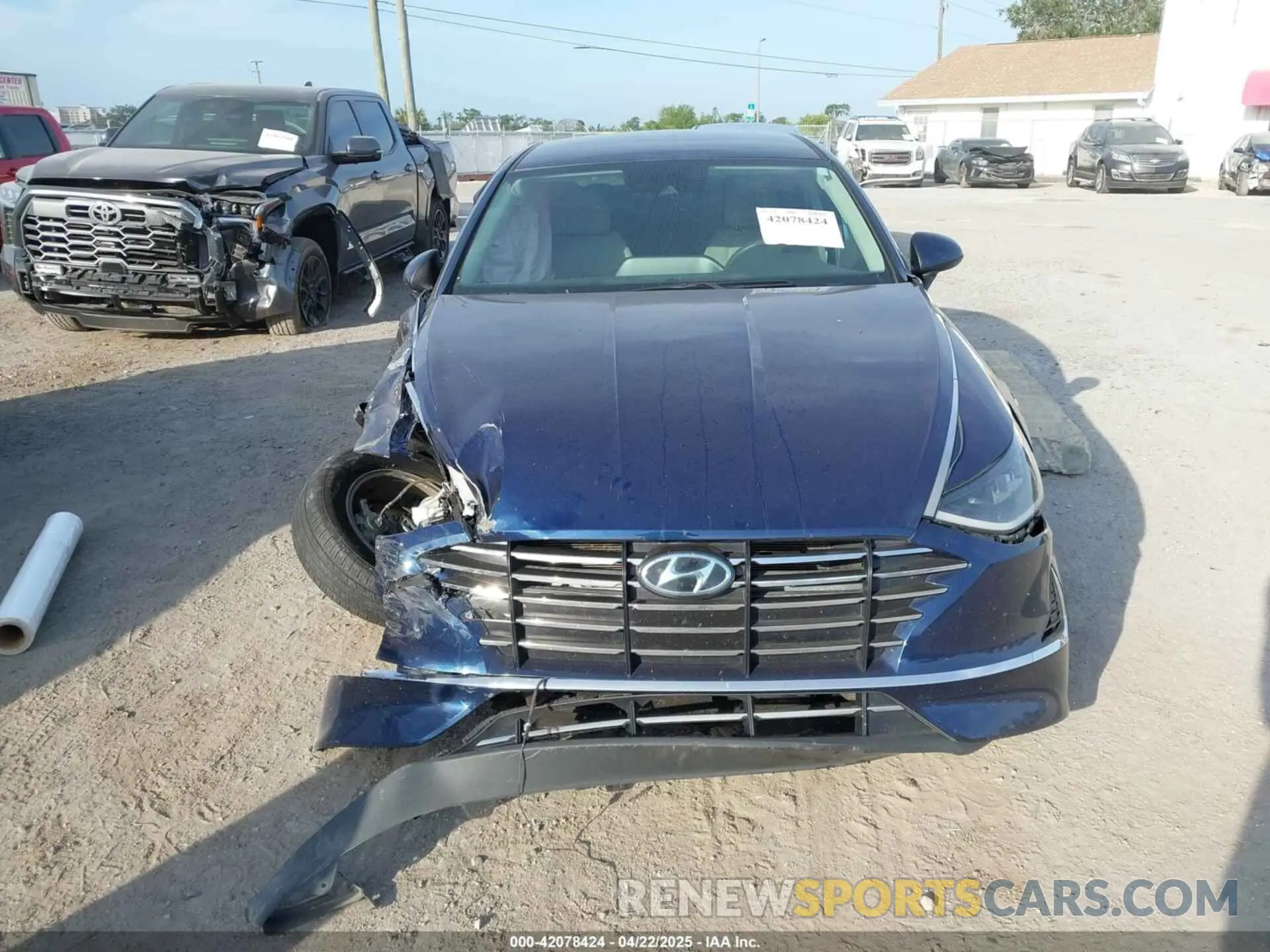 12 Photograph of a damaged car 5NPEG4JA1MH124013 HYUNDAI SONATA 2021